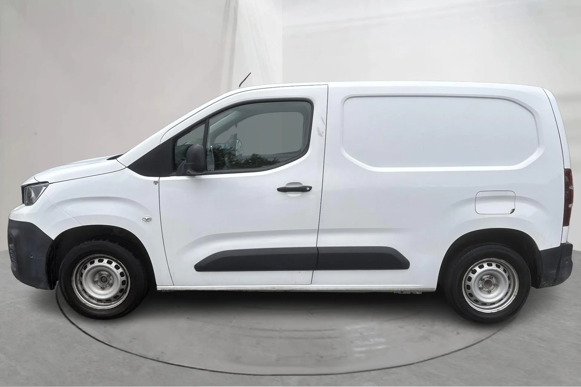 Presentationsfoto 2 av 12: Peugeot Partner 1.2 PureTech Skåp (110hk) - 9 014 mil - Manuell - vit - 2019