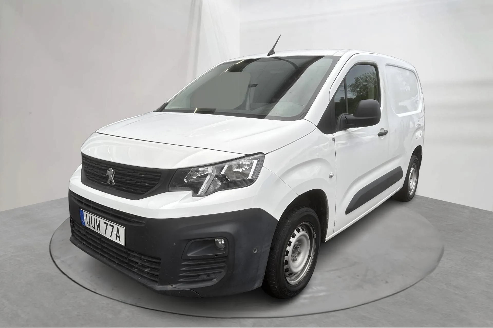 Presentationsfoto 1 av 12: Peugeot Partner 1.2 PureTech Skåp (110hk) - 9 014 mil - Manuell - vit - 2019