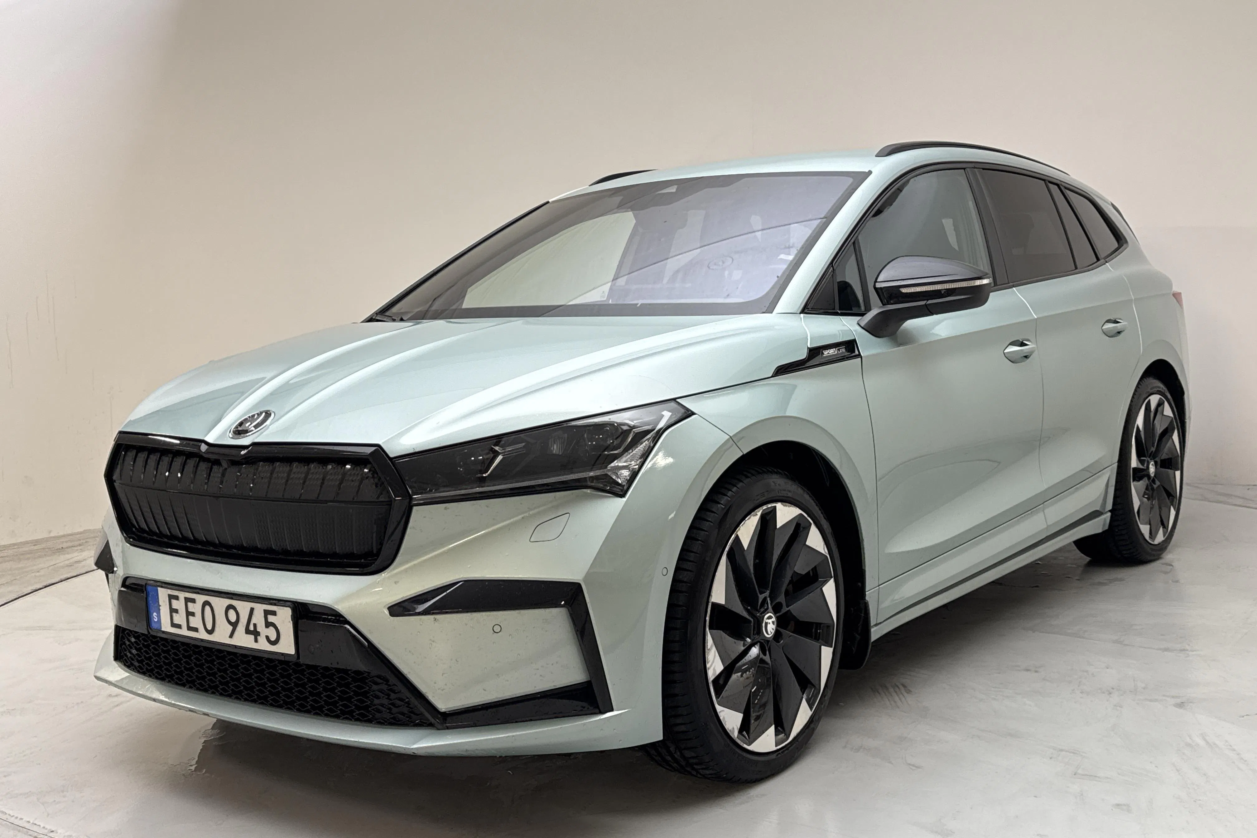 Presentationsfoto 1 av 18: Skoda Enyaq iV 80x (265hk) - 12 645 mil - Automat - silver - 2022