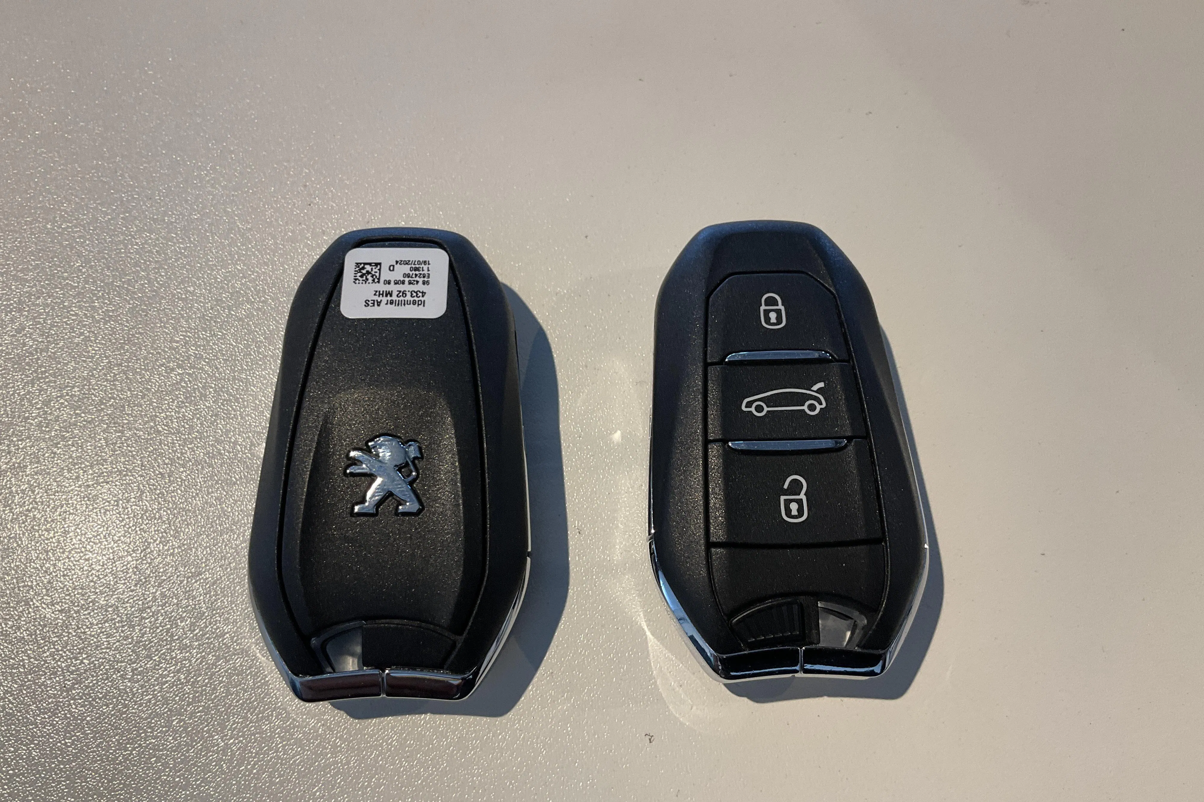 Presentationsfoto 20 av 20: Peugeot 5008 1.2 PureTech (130hk) - 2 093 mil - Automat - grå - 2024