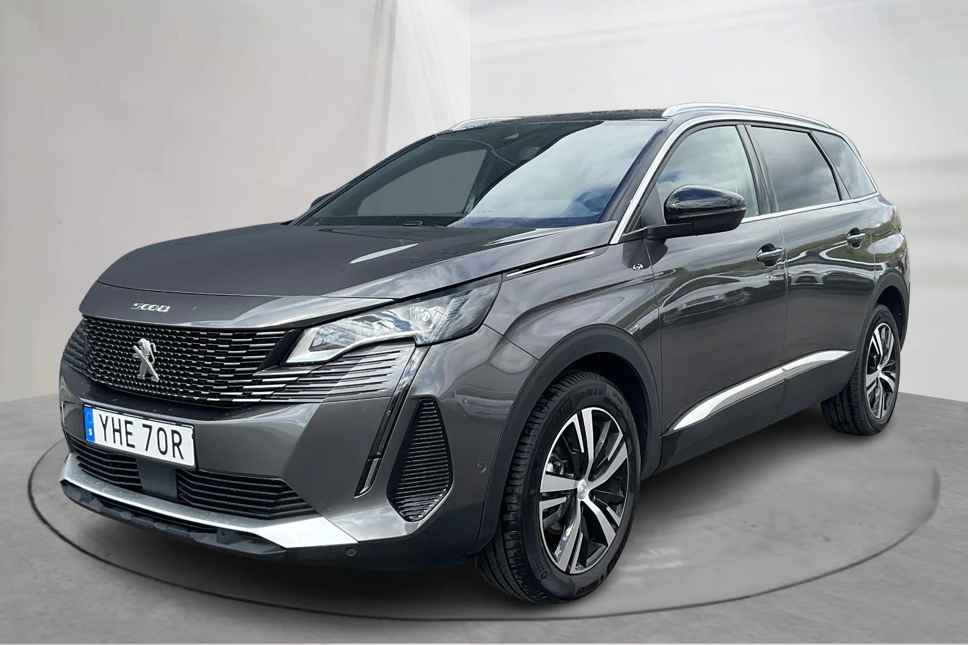 Presentationsfoto 1 av 20: Peugeot 5008 1.2 PureTech (130hk) - 2 093 mil - Automat - grå - 2024