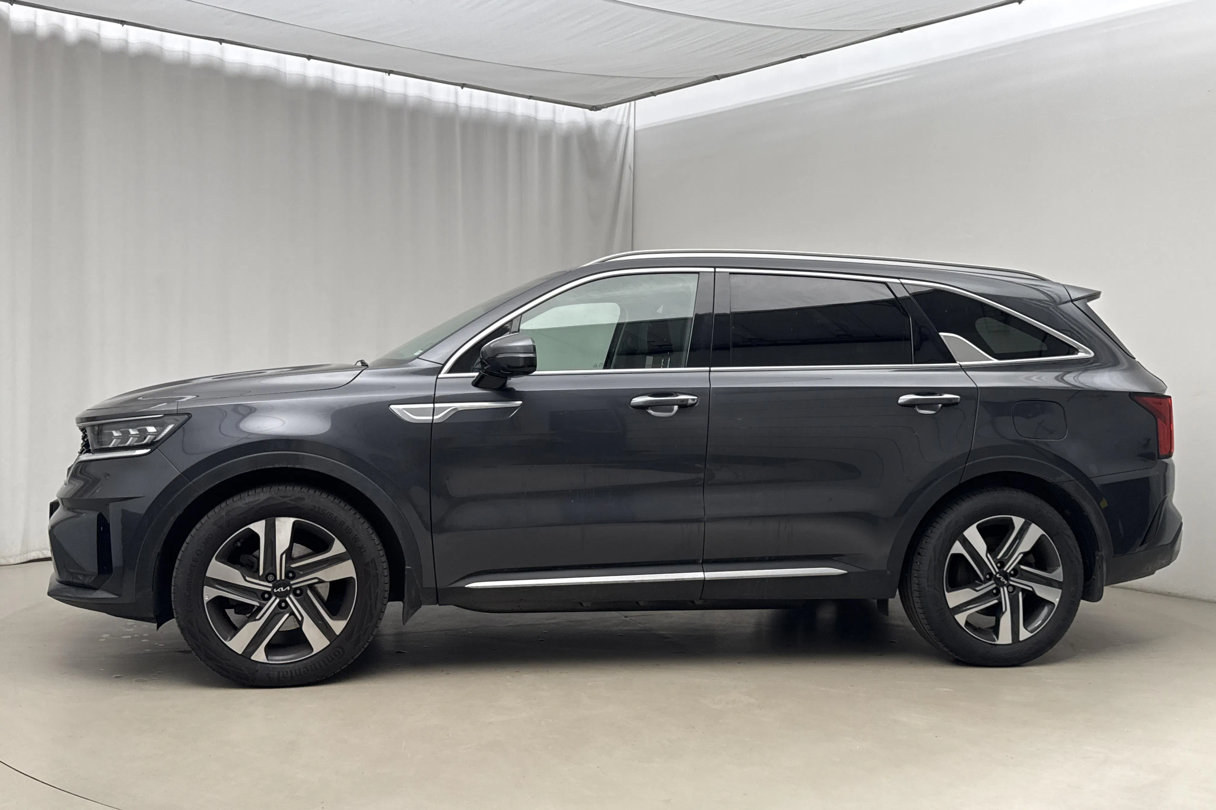 Presentation photo 2 of 24: KIA Sorento 1.6 T-GDi Plug-in Hybrid AWD (265hk) - 95 820 km - Automatic - gray - 2023