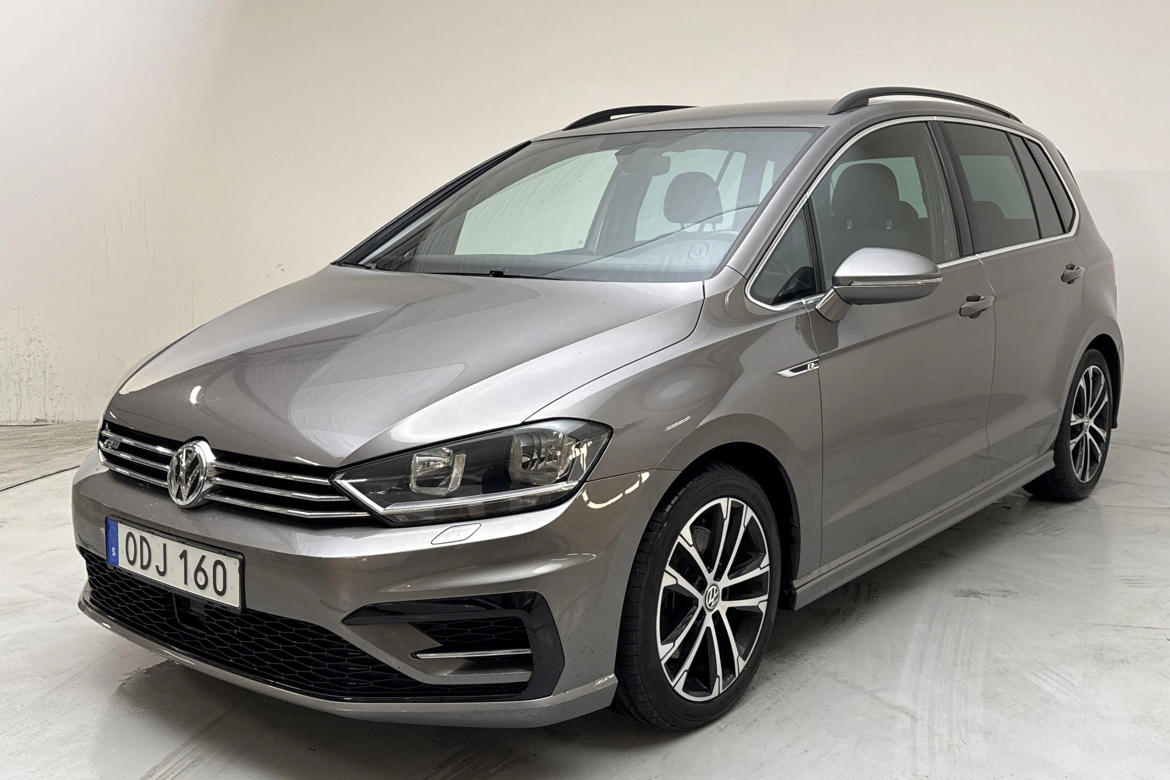 Presentationsfoto 1 av 14: VW Golf VII GT 2.0 TDI Sportsvan (150hk) - 18 997 mil - Manuell - grå - 2017