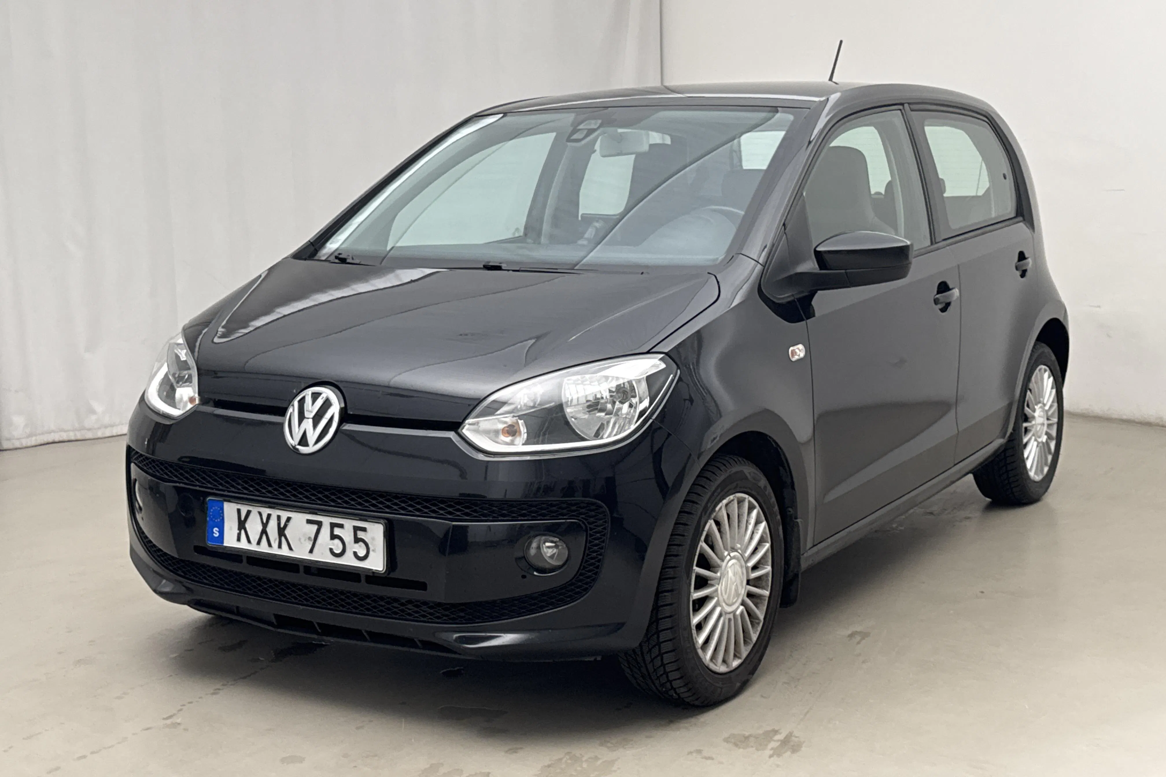 Presentation photo 1 of 16: VW up! 1.0 5dr (75hk) - 182 660 km - Manual - black - 2016