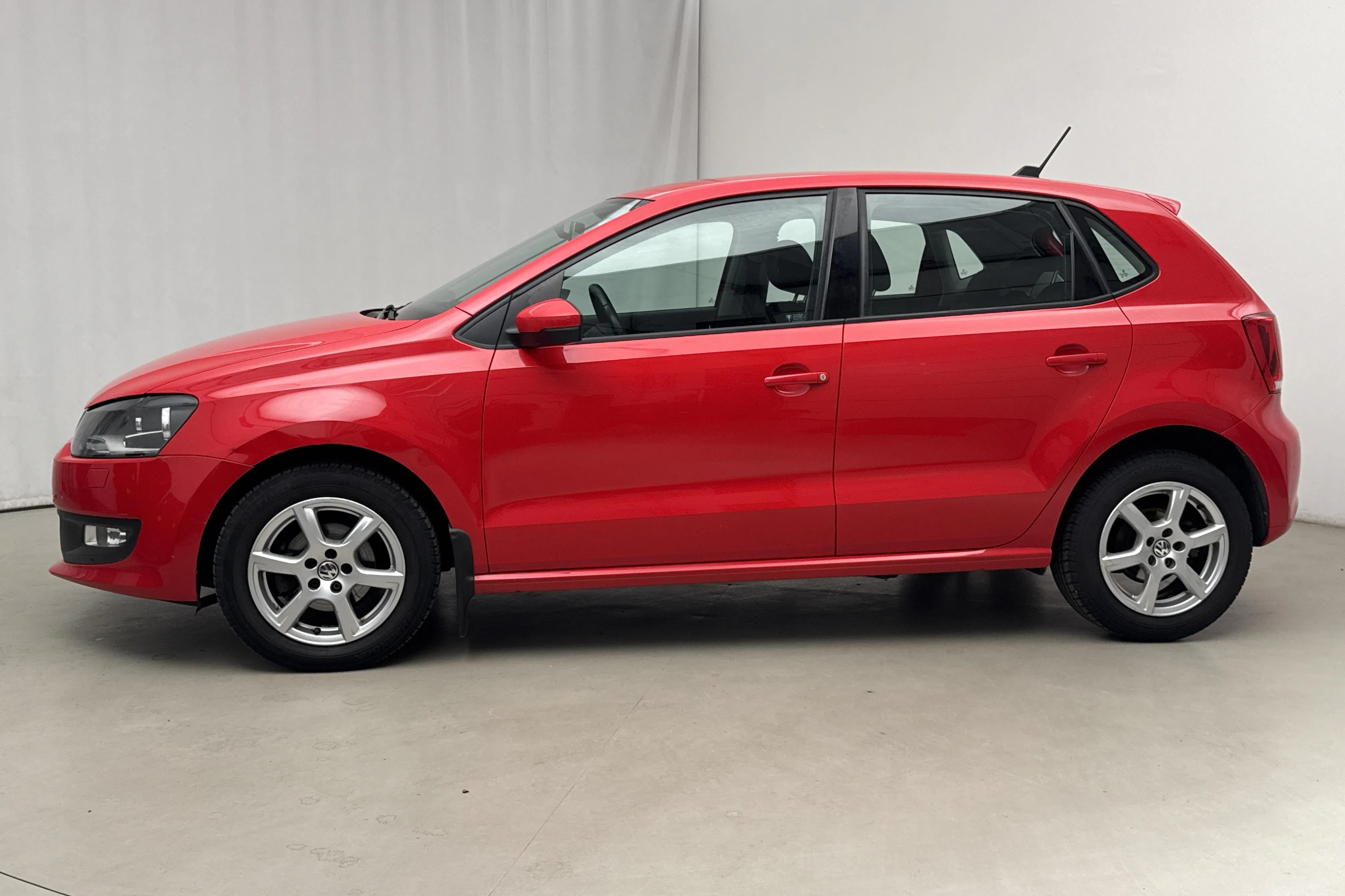 Presentation photo 2 of 15: VW Polo 1.2 TSI 5dr (90hk) - 63 800 km - Manual - red - 2013