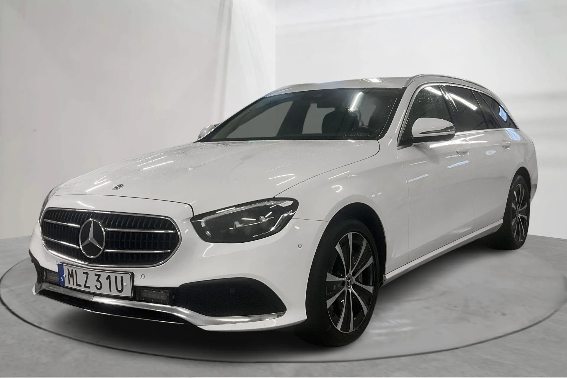 Presentation photo 1 of 25: Mercedes E 300 de Kombi 4MATIC S213 (306hk) - 165 000 km - Automatic - white - 2022