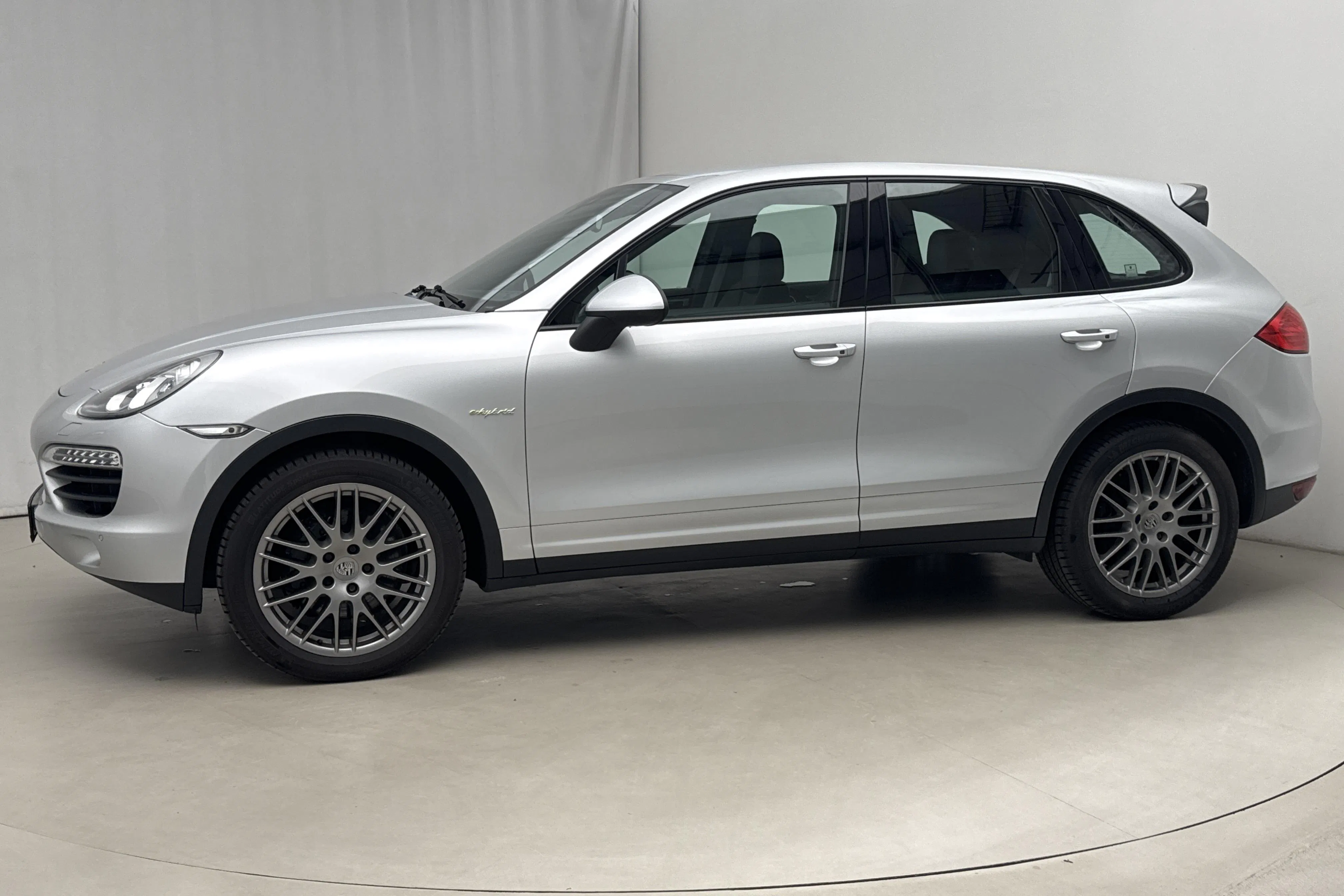 Presentation photo 2 of 17: Porsche Cayenne S Hybrid (333hk) - 129 020 km - Automatic - silver - 2014