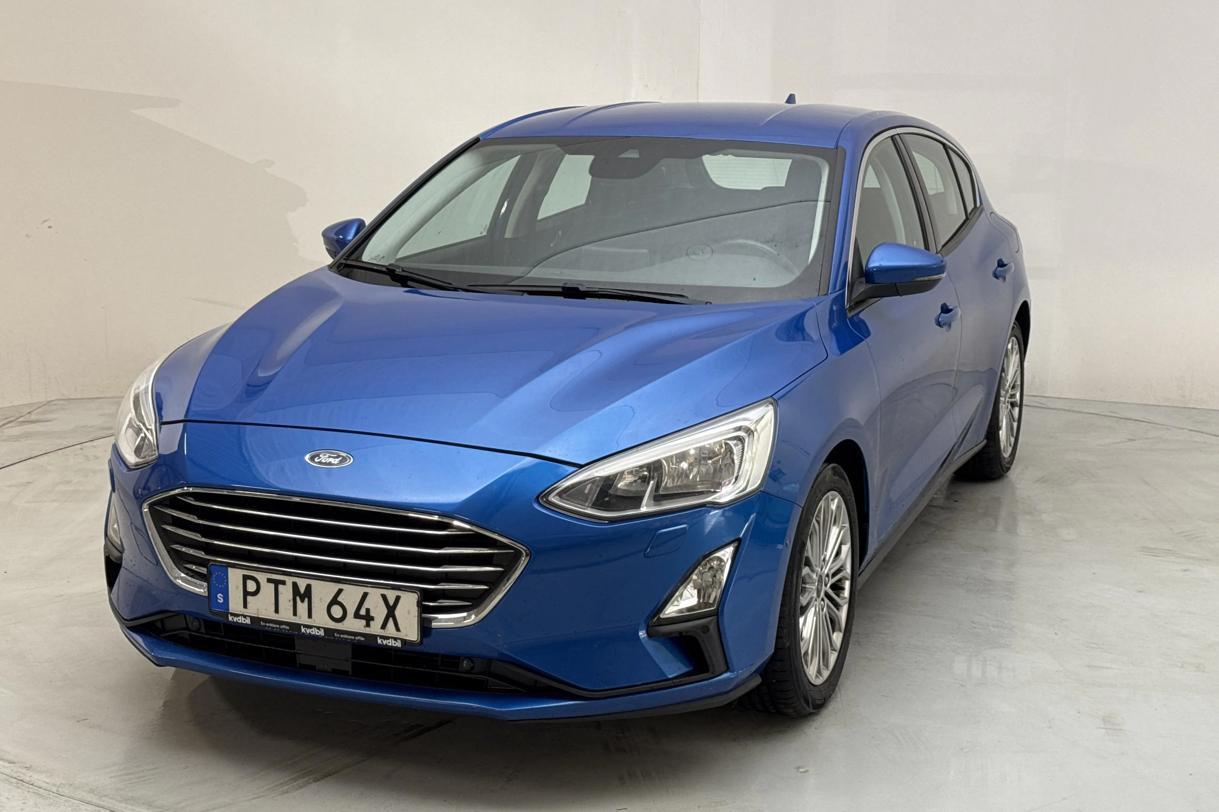 Presentationsfoto 1 av 13: Ford Focus 1.0T EcoBoost 5dr (125hk) - 20 842 mil - Manuell - blå - 2019