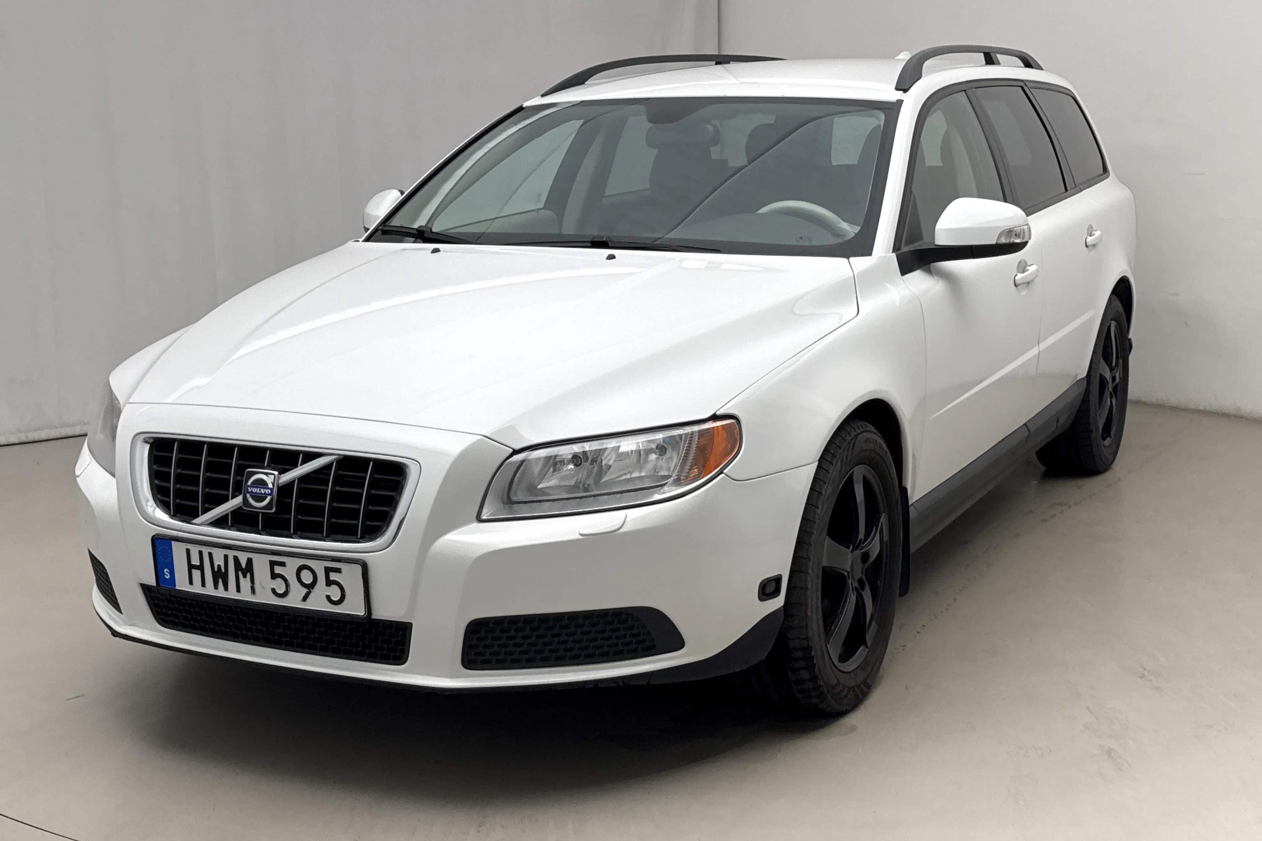 Presentationsfoto 1 av 13: Volvo V70 II 2.5FT (200hk) - 21 563 mil - Automat - vit - 2009