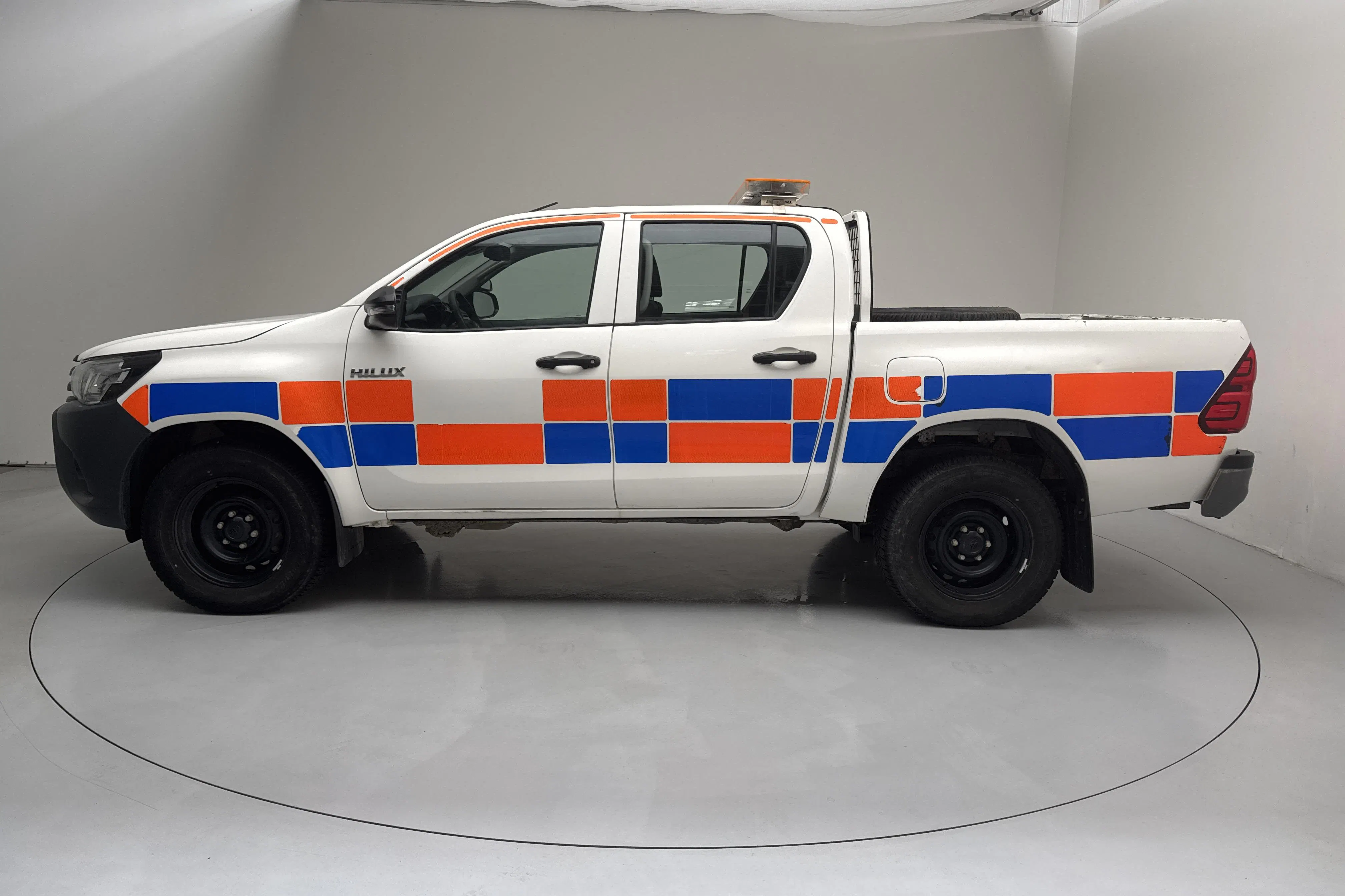 Presentation photo 2 of 13: Toyota Hilux 2.4 D 4WD (150hk) - 55 910 km - Manual - white - 2020