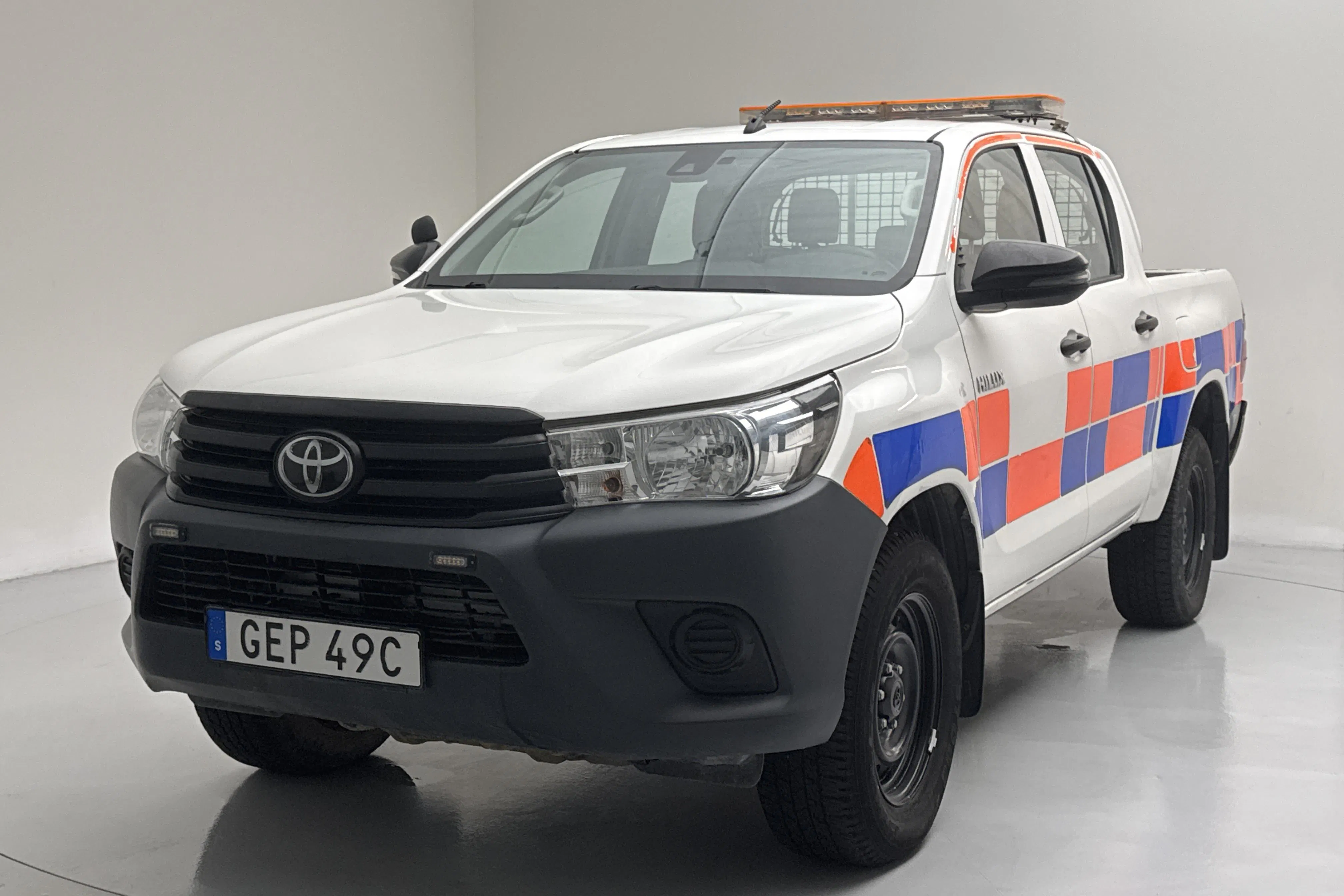 Presentation photo 1 of 13: Toyota Hilux 2.4 D 4WD (150hk) - 55 910 km - Manual - white - 2020