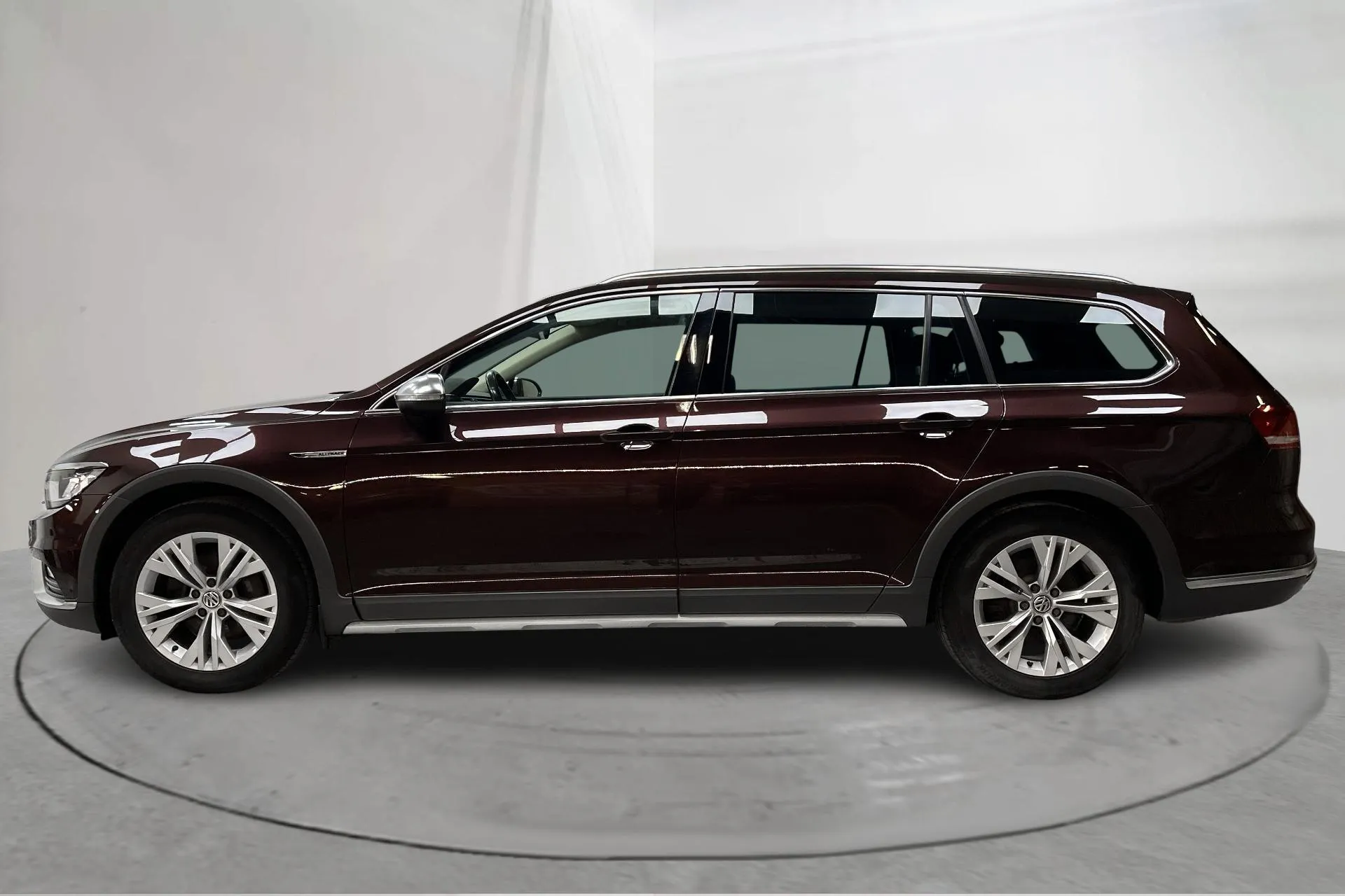Presentation photo 2 of 16: VW Passat Alltrack 2.0 TDI 4MOTION (190hk) - 126 120 km - Automatic - dark red - 2017