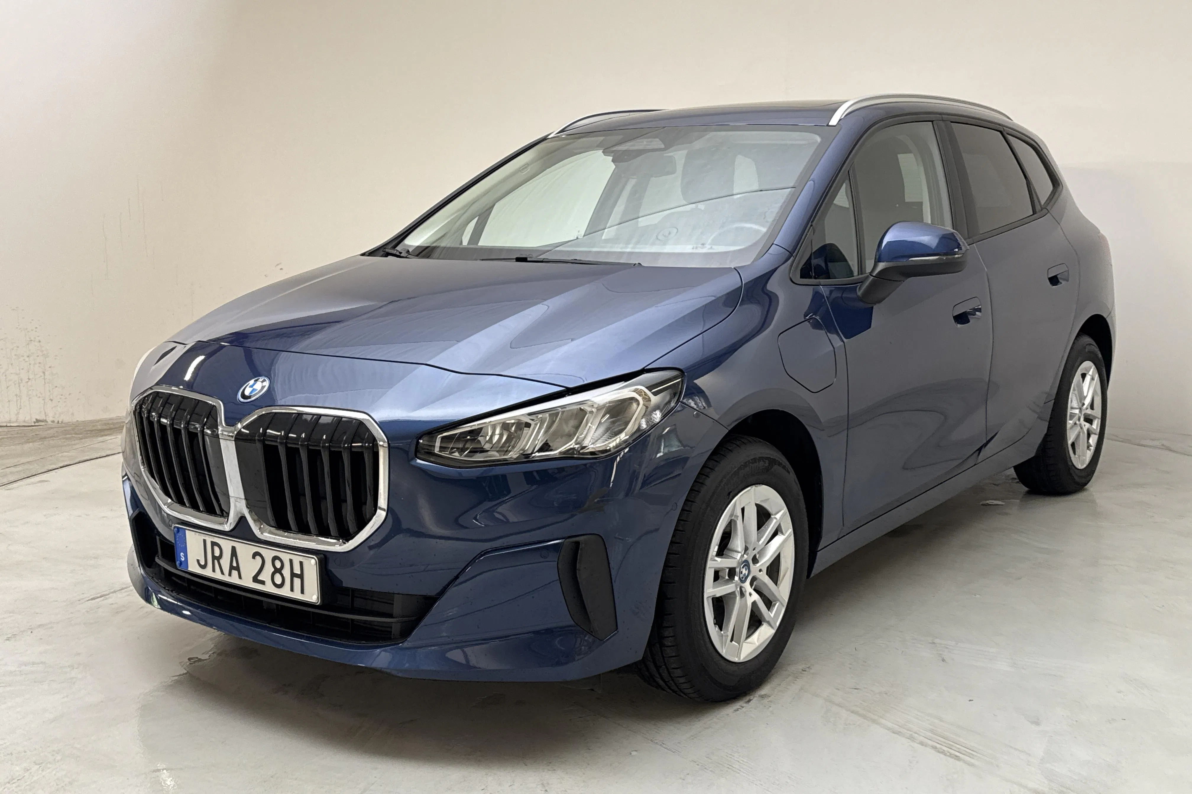 Presentation photo 1 of 19: BMW 225xe Active Tourer 16,3kWh, U06 (245hk) - 12 610 km - Automatic - blue - 2023