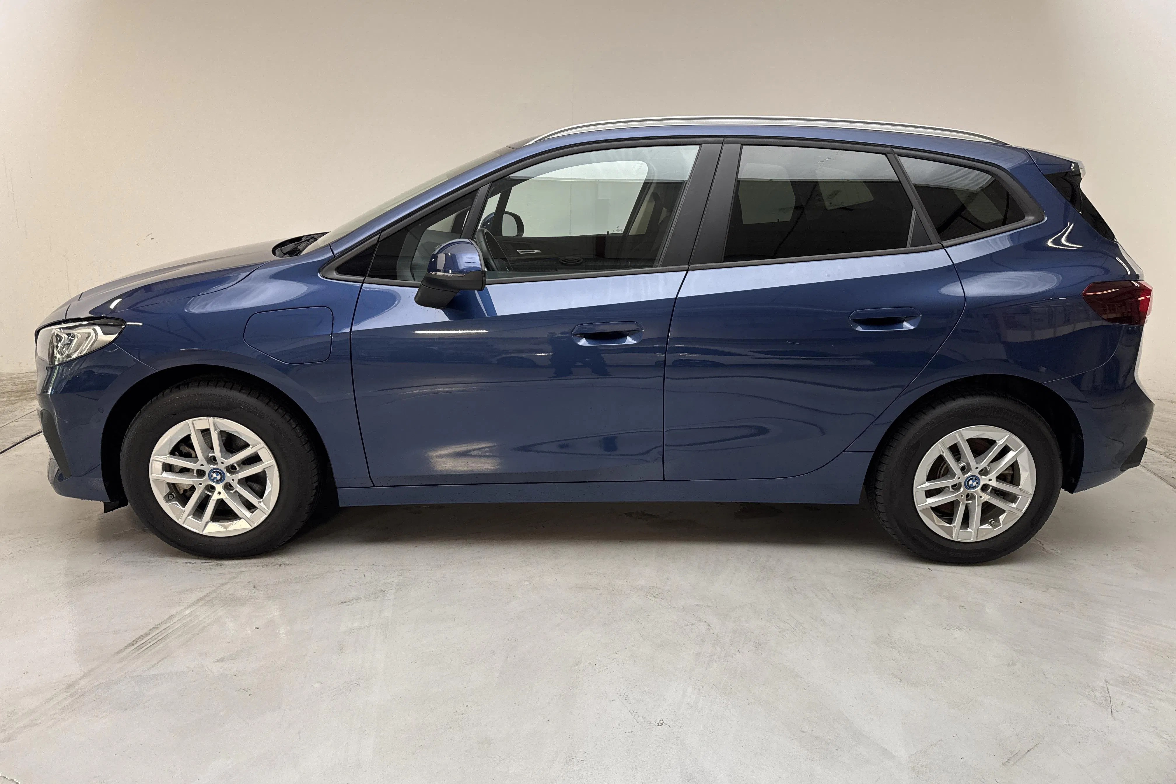 Presentation photo 2 of 19: BMW 225xe Active Tourer 16,3kWh, U06 (245hk) - 12 610 km - Automatic - blue - 2023
