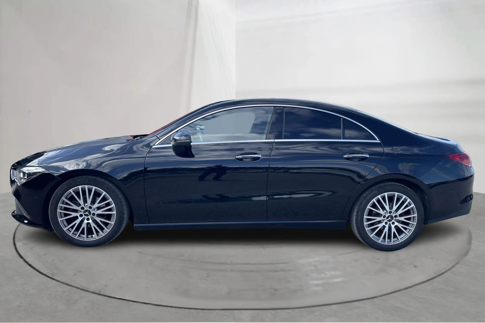 Presentation photo 2 of 20: Mercedes CLA 180 Coupé C118 (136hk) - 51 230 km - Automatic - black - 2023