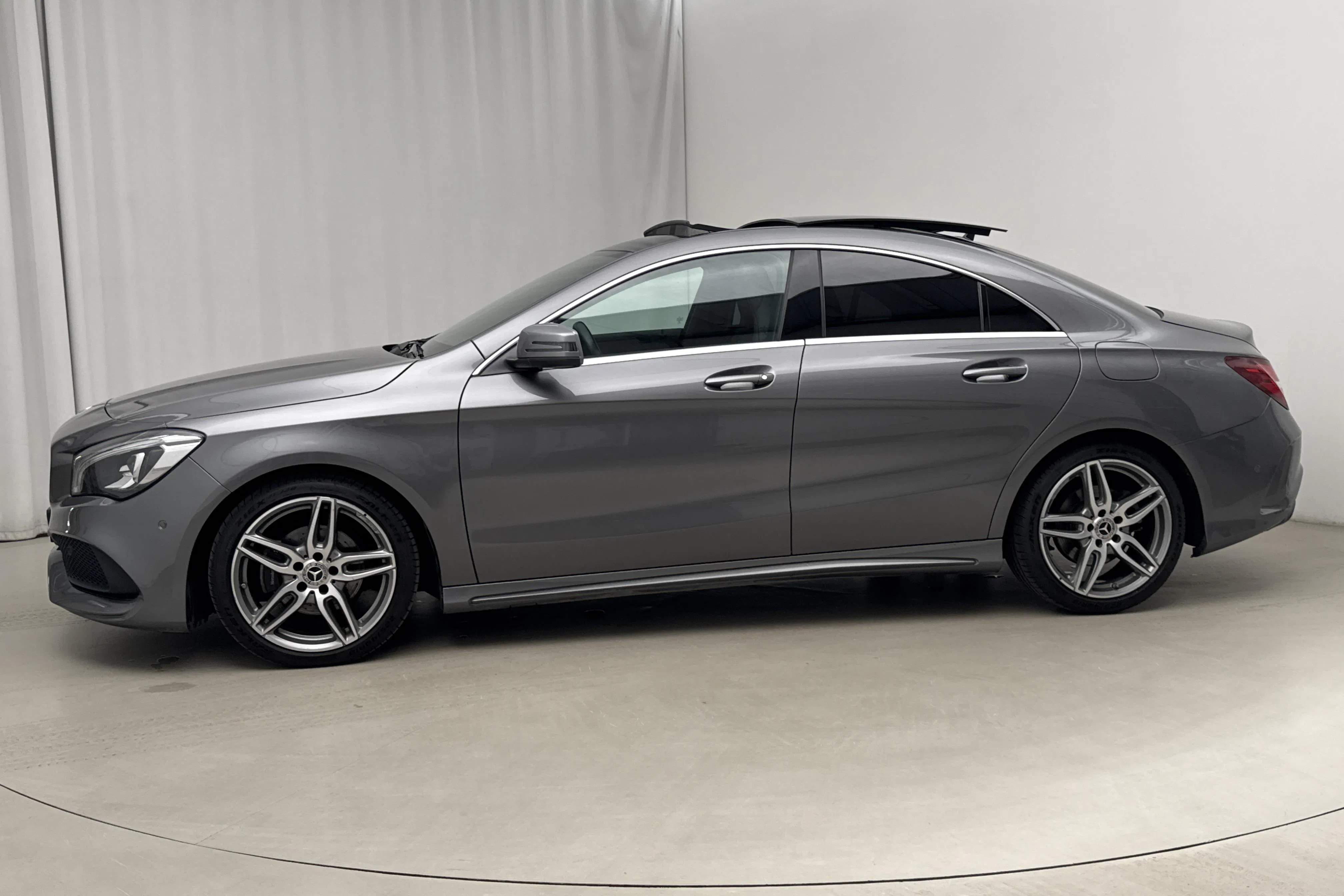 Presentation photo 2 of 18: Mercedes CLA 200 Coupé C117 (156hk) - 66 580 km - Automatic - dark grey - 2018