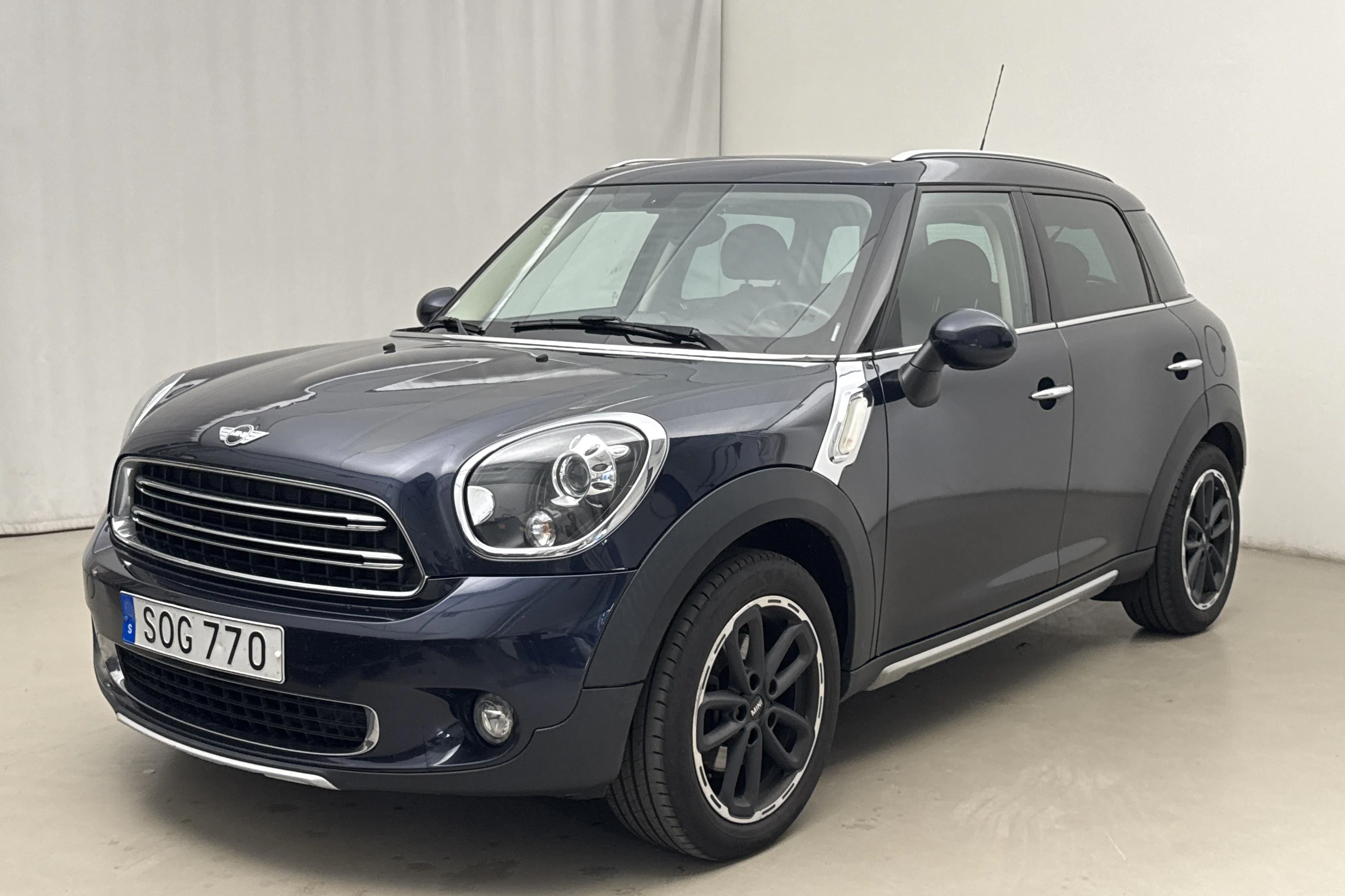 Presentationsfoto 1 av 18: MINI Cooper D ALL4 Countryman (112hk) - 16 528 mil - Manuell - blå - 2016