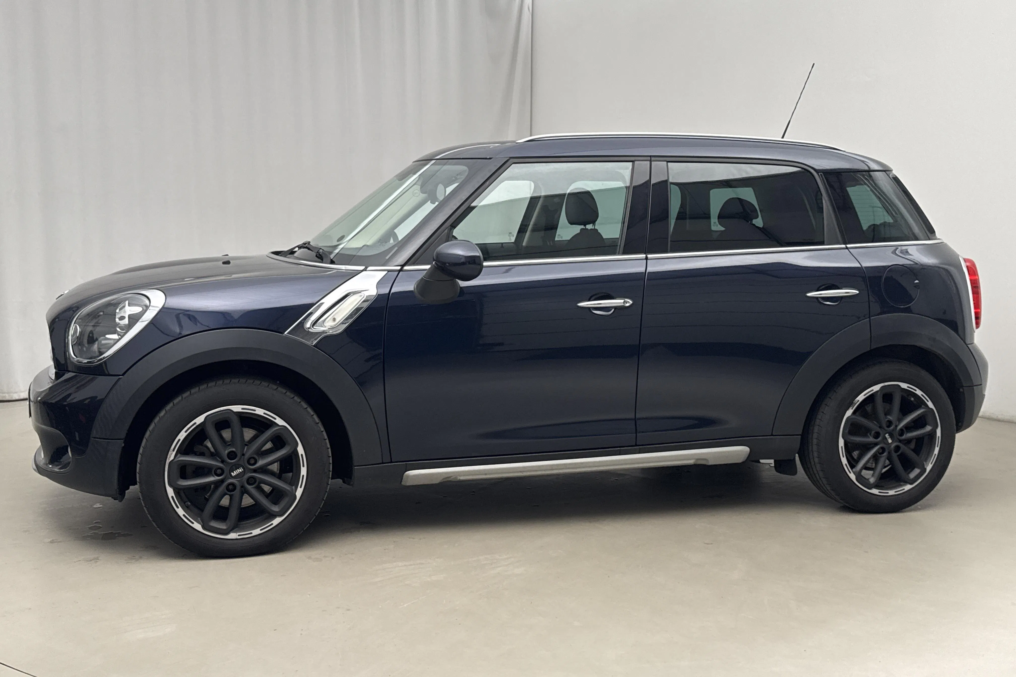 Presentationsfoto 2 av 18: MINI Cooper D ALL4 Countryman (112hk) - 16 528 mil - Manuell - blå - 2016