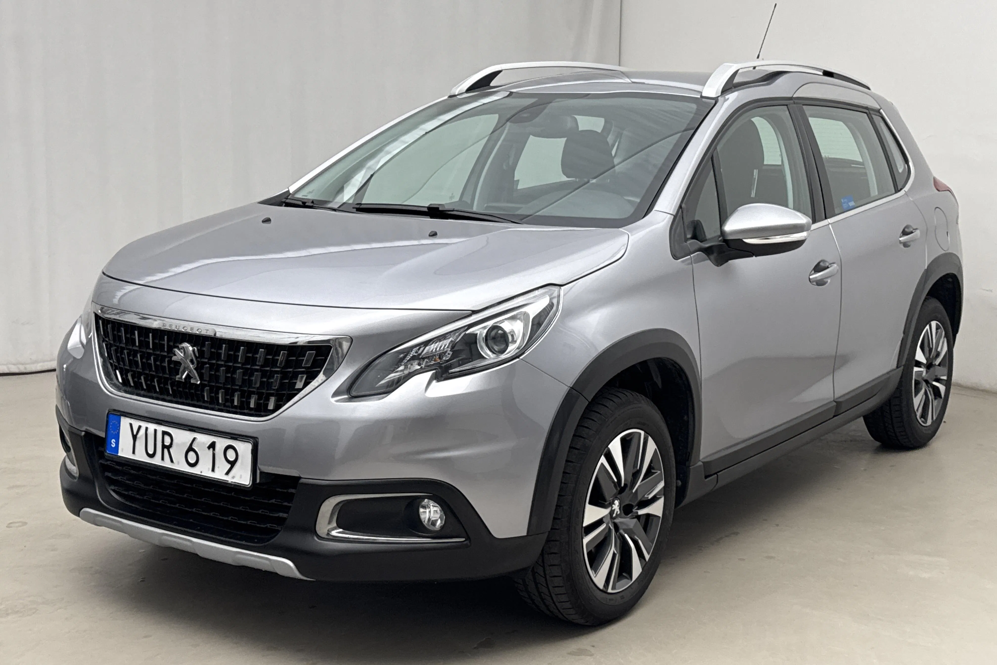 Presentationsfoto 1 av 12: Peugeot 2008 1.2 PureTech (110hk) - 1 161 mil - Automat - silver - 2018