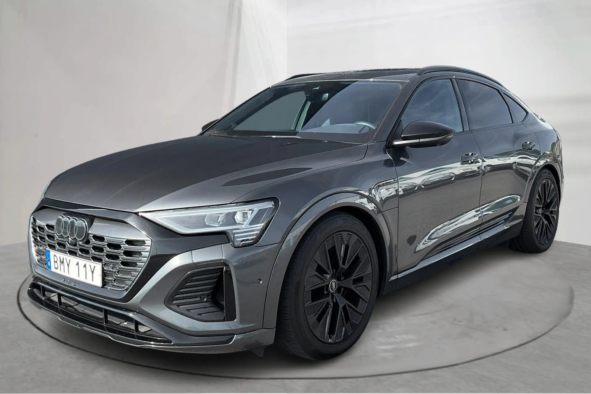 Presentationsfoto 1 av 22: Audi Q8 Sportback 55 e-tron quattro (408hk) - 8 802 mil - Automat - grå - 2024