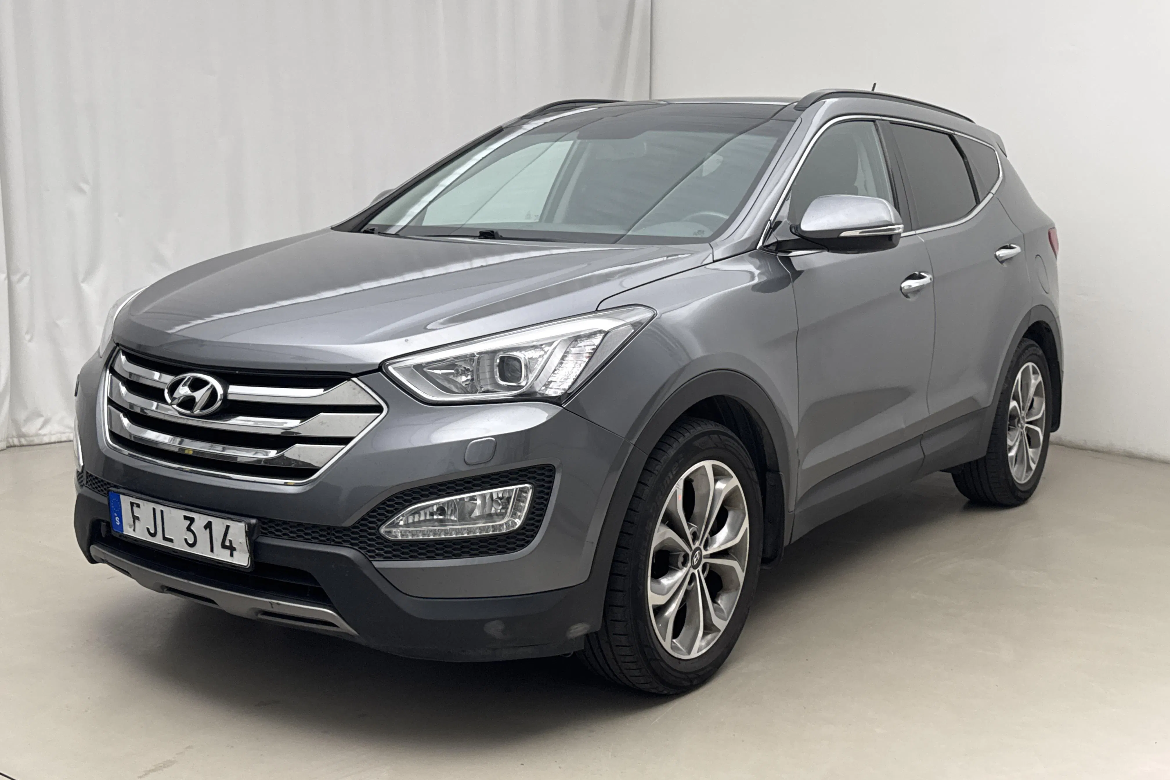 Presentationsfoto 1 av 18: Hyundai Santa Fé 2.2 CRDi-R 4WD (197hk) - 12 747 mil - Automat - silver - 2014