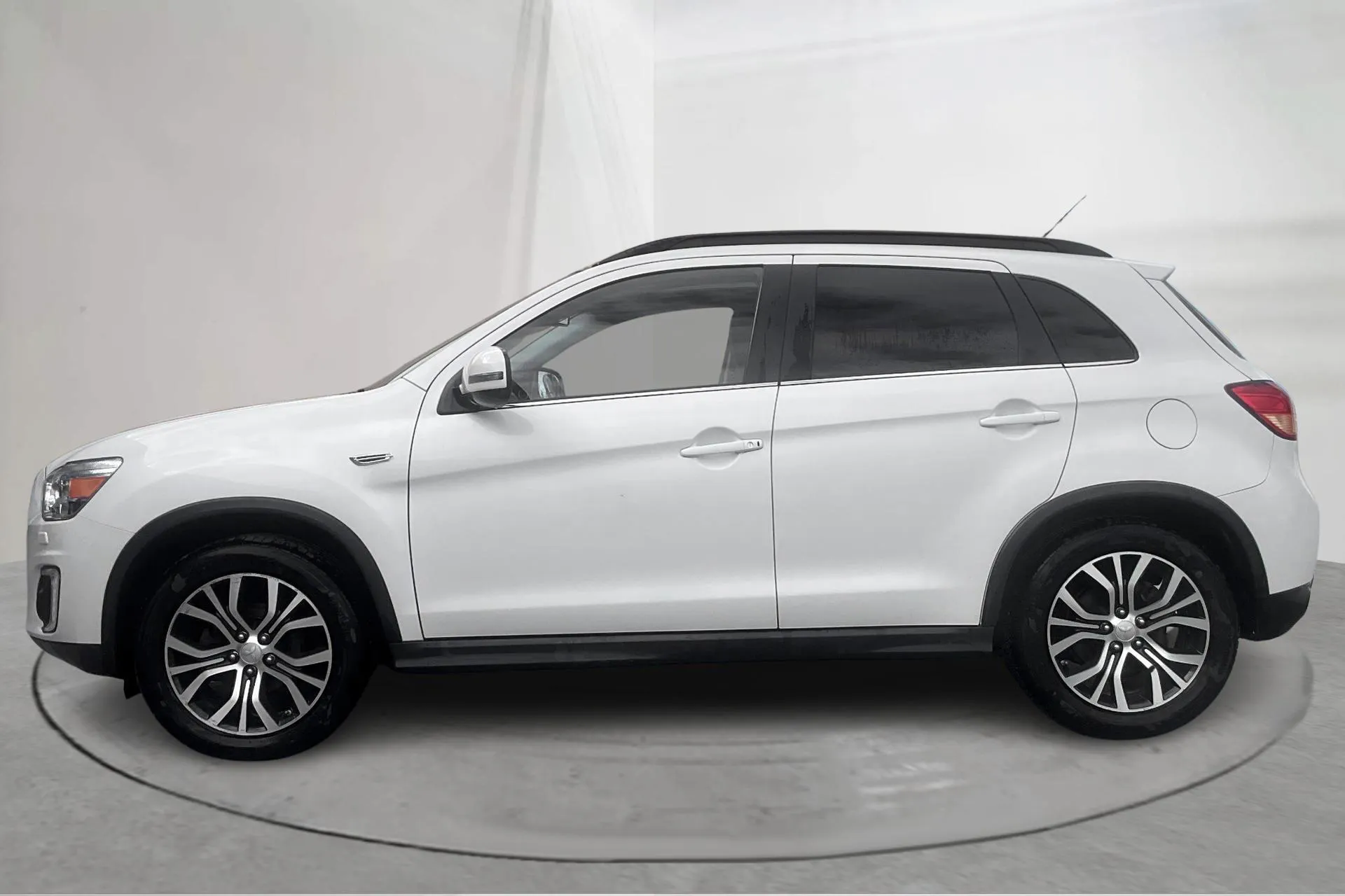 Presentationsfoto 2 av 20: Mitsubishi ASX 2.2D 4WD (150hk) - 10 415 mil - Automat - vit - 2015