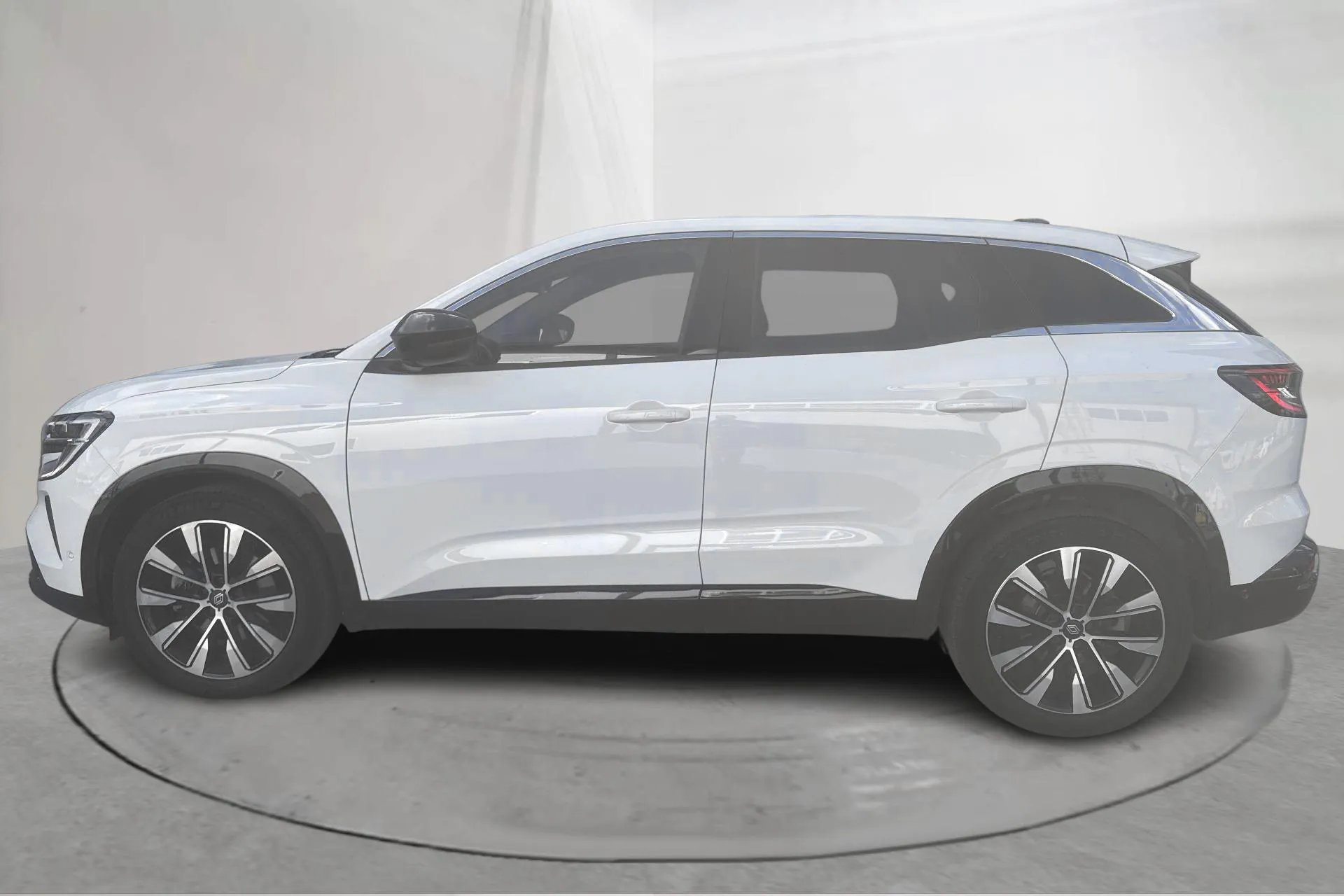 Presentationsfoto 2 av 14: Renault Austral 1.2 E-Tech MHEV (200hk) - 3 548 mil - Automat - vit - 2024