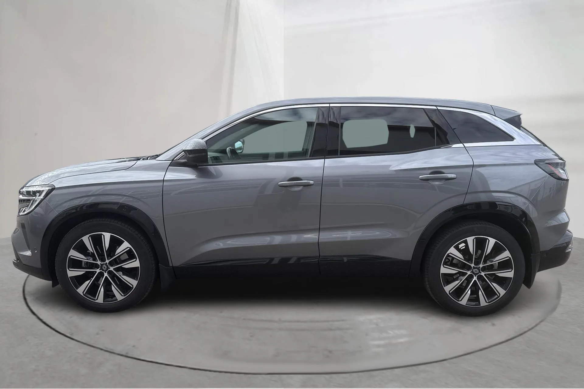 Presentationsfoto 2 av 15: Renault Austral 1.2 E-Tech MHEV (200hk) - 2 565 mil - Automat - grå - 2024
