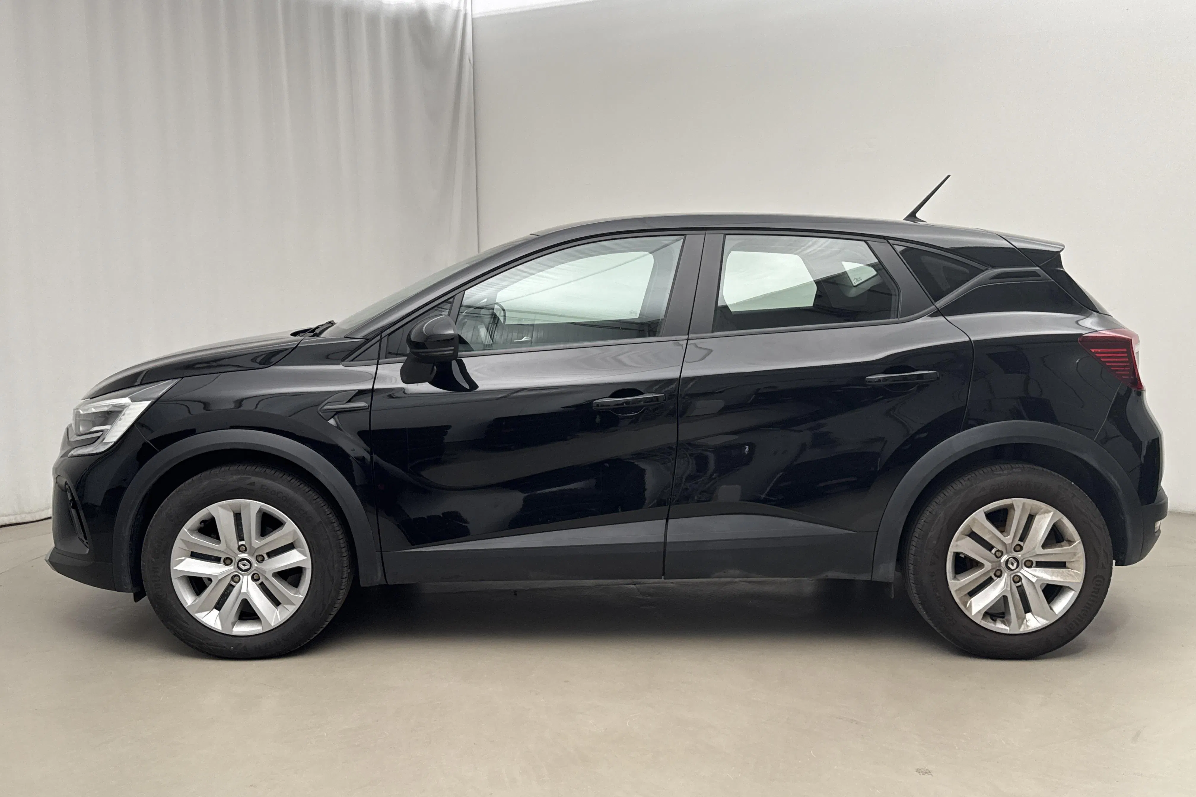 Presentationsfoto 2 av 16: Renault Captur 1.3 TCe (140hk) - 2 576 mil - Automat - svart - 2023