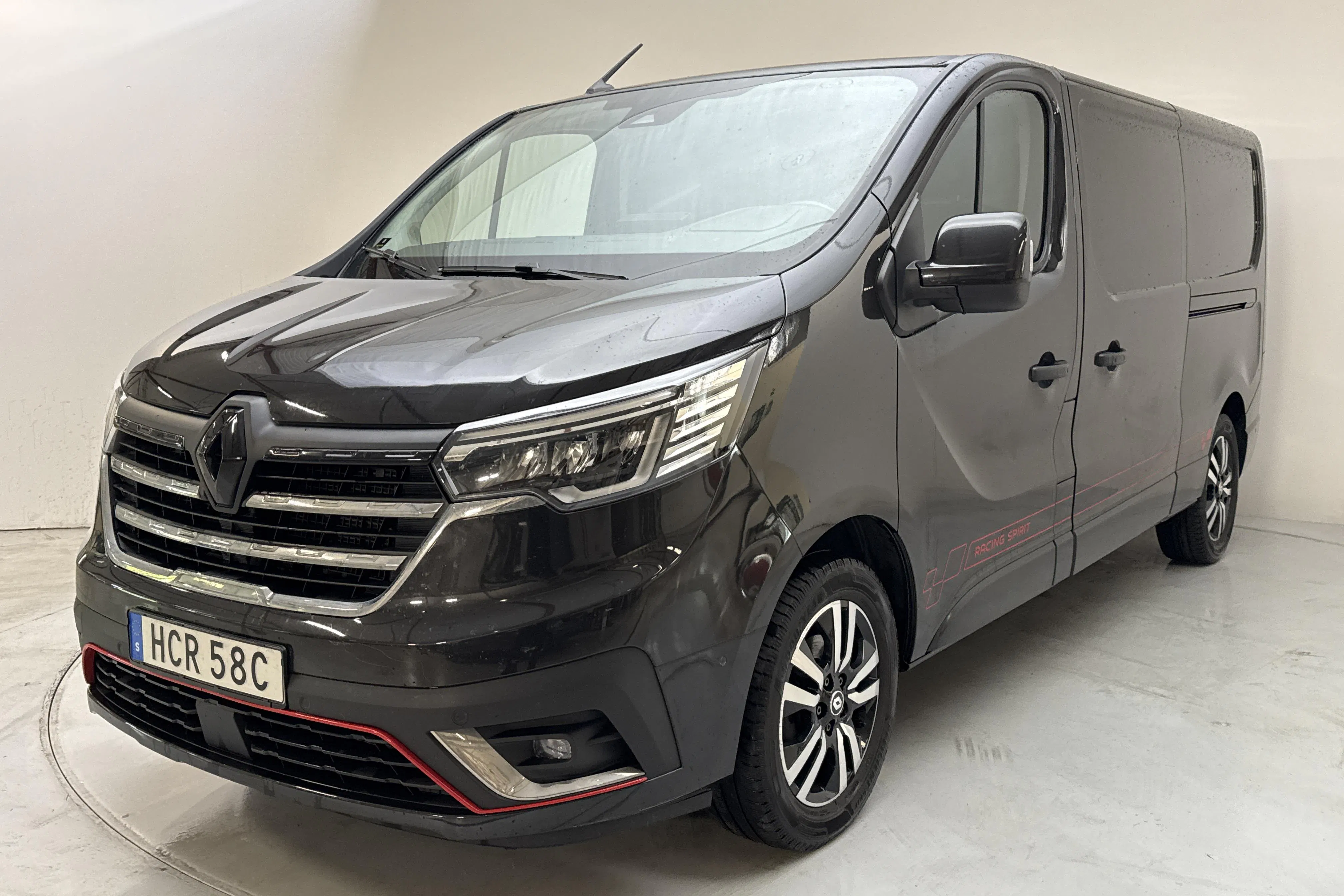 Presentation photo 1 of 12: Renault Trafic 2.0 dCi Skåp (170hk) - 47 230 km - Automatic - black - 2024