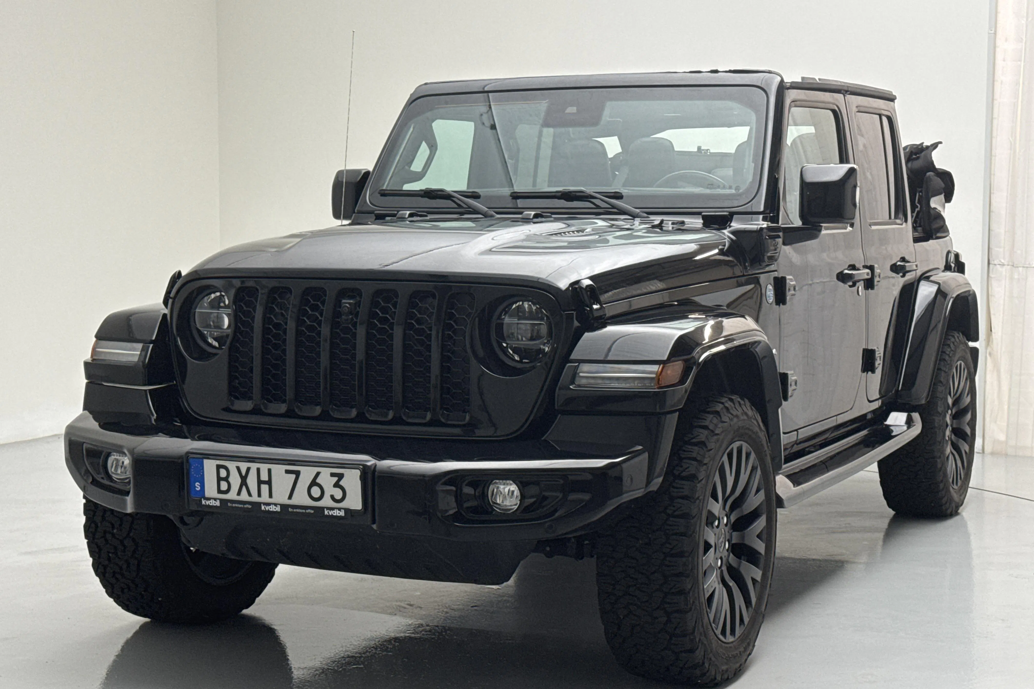 Presentation photo 1 of 21: Jeep Wrangler Unlimited 4xe PHEV AWD (380hk) - 7 170 km - Automatic - black - 2022