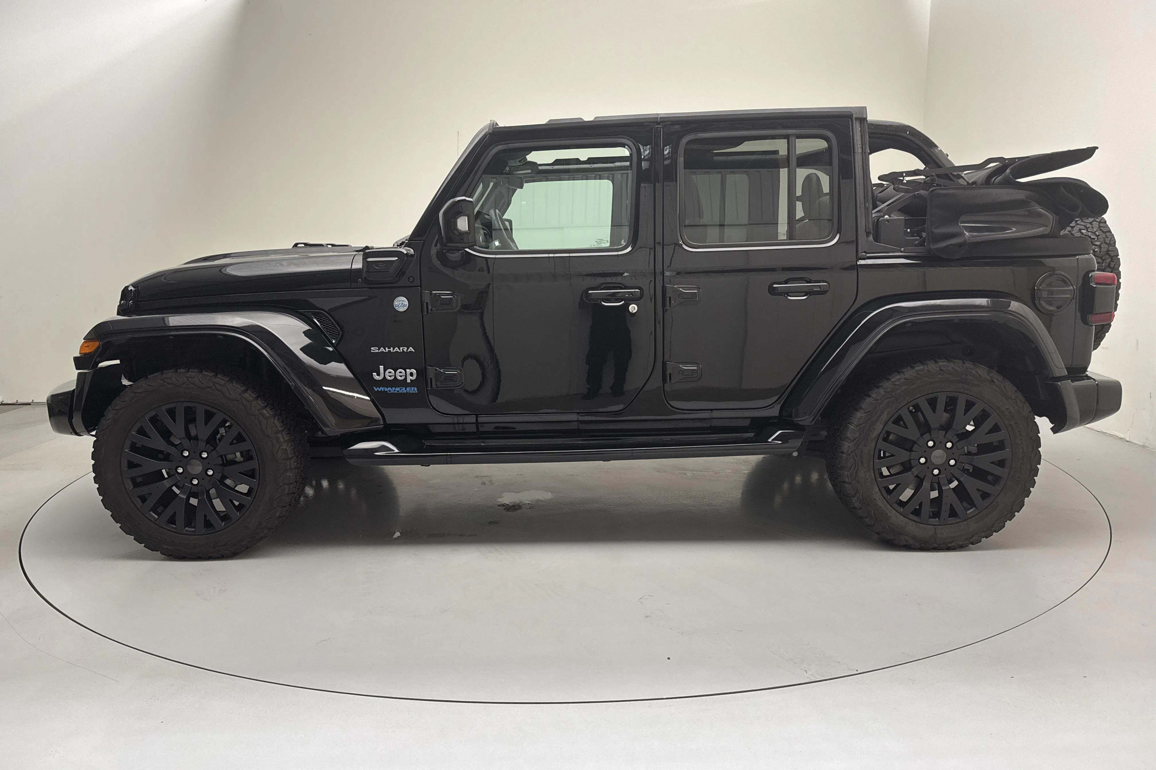 Presentation photo 2 of 21: Jeep Wrangler Unlimited 4xe PHEV AWD (380hk) - 7 170 km - Automatic - black - 2022