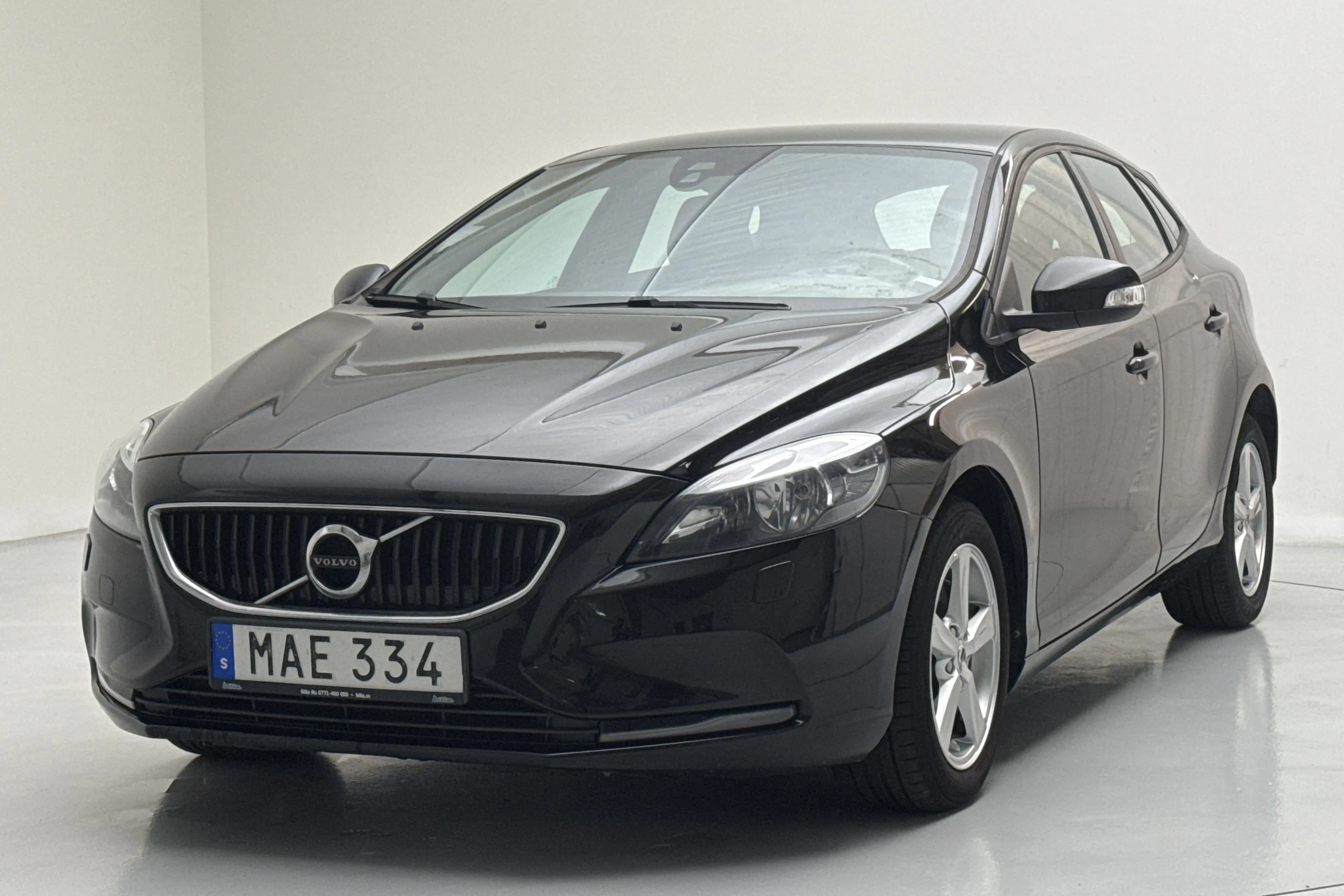 Presentation photo 1 of 11: Volvo V40 D3 (150hk) - 193 230 km - Automatic - black - 2017