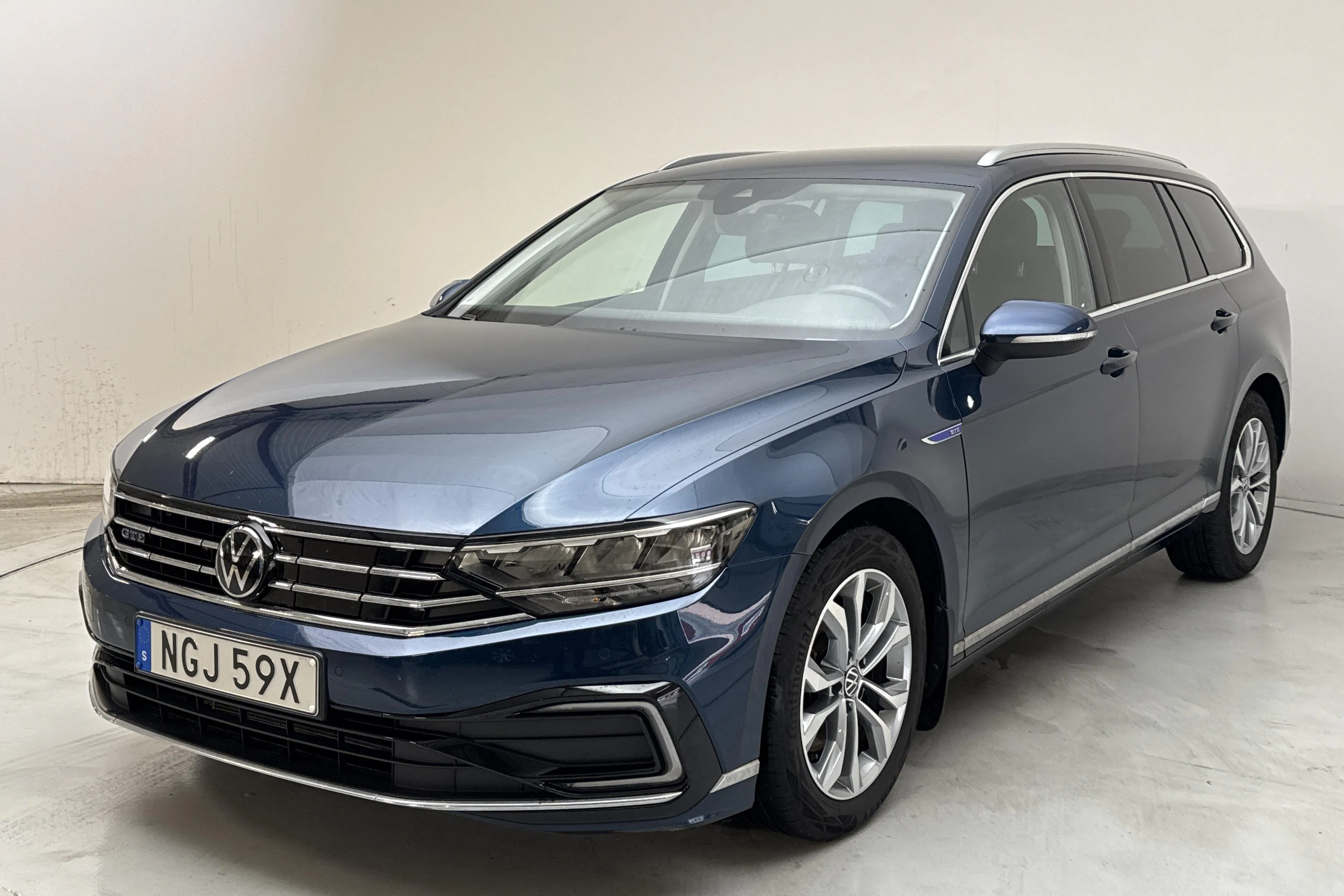 Presentation photo 1 of 17: VW Passat 1.4 GTE Sportscombi (218hk) - 53 000 km - Automatic - blue - 2023