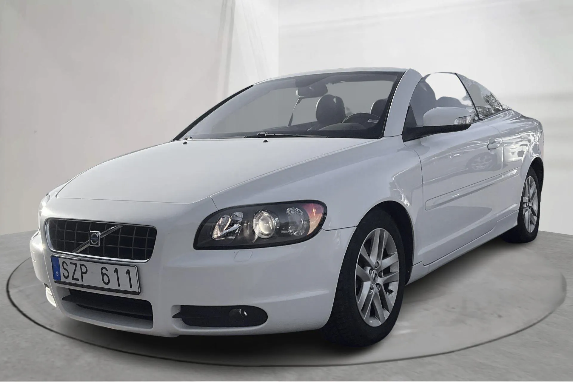 Presentationsfoto 1 av 19: Volvo C70 2.0D Cabriolet (136hk) - 22 128 mil - Automat - vit - 2009