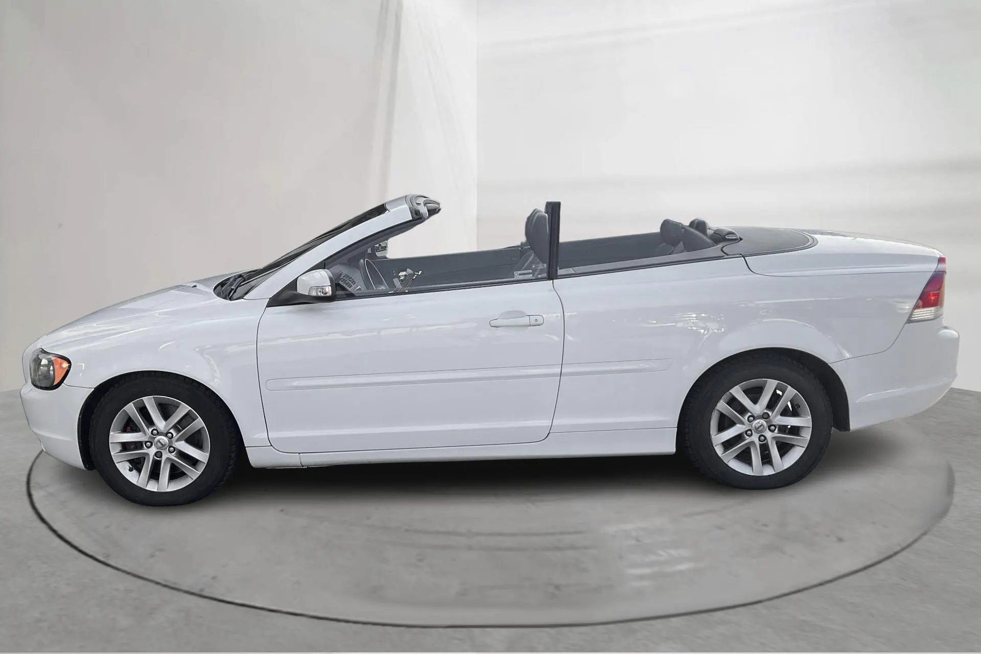 Presentationsfoto 2 av 19: Volvo C70 2.0D Cabriolet (136hk) - 22 128 mil - Automat - vit - 2009