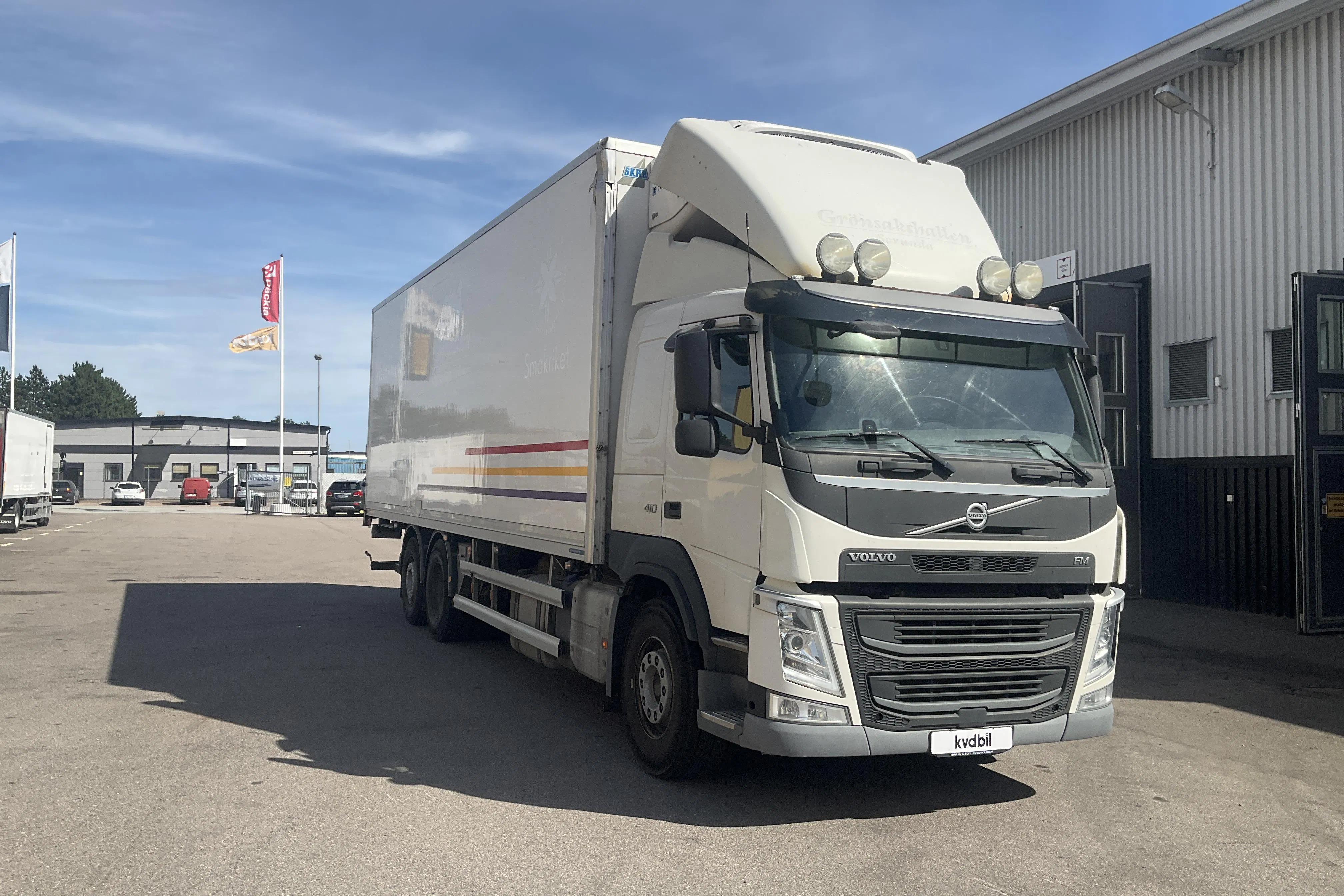 Presentation photo 2 of 52: VOLVO FM410 6x2 - 643 213 km - Automatic - white - 2017