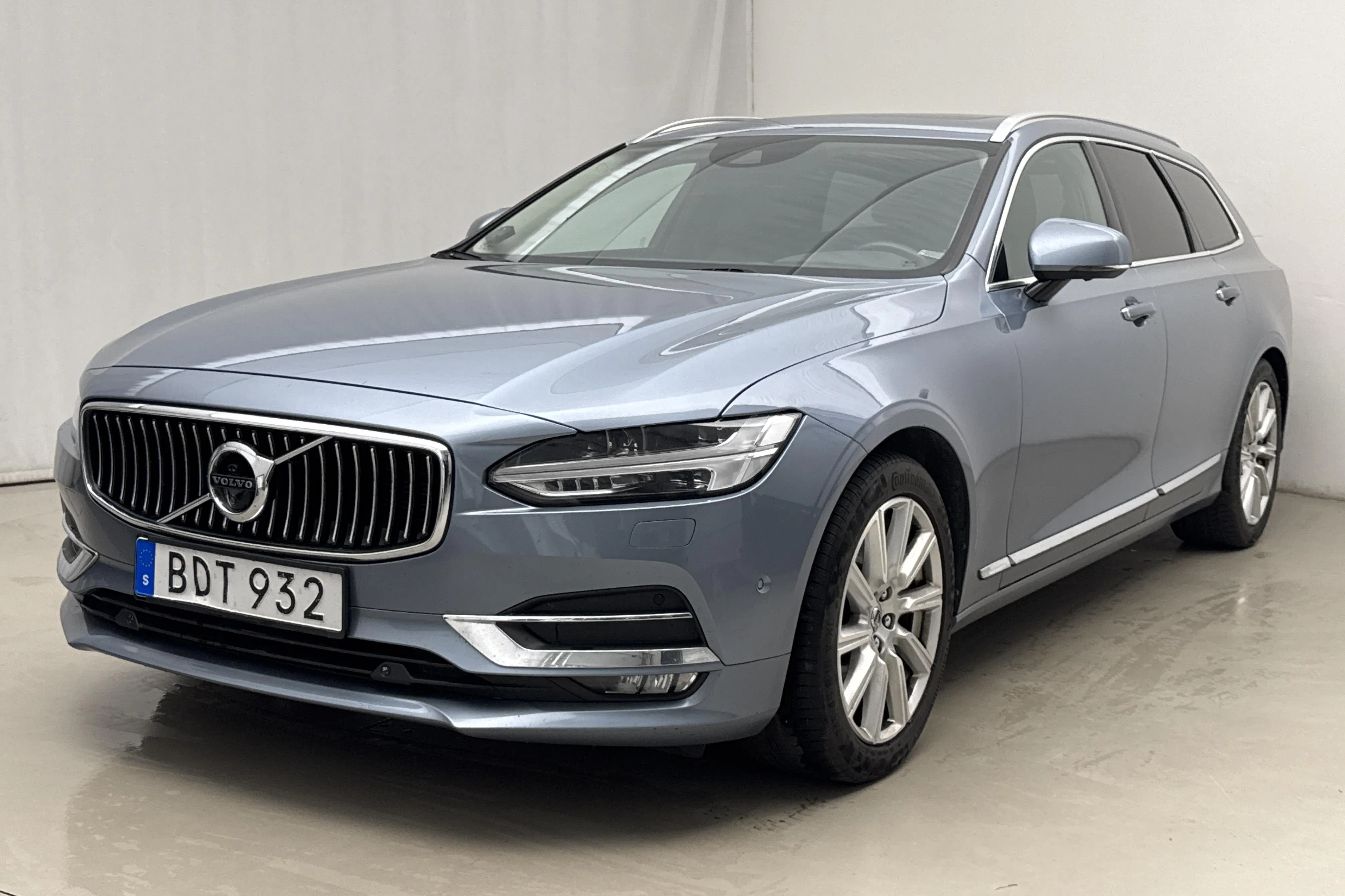 Presentation photo 1 of 26: Volvo V90 D4 AWD (190hk) - 151 120 km - Automatic - light blue - 2017