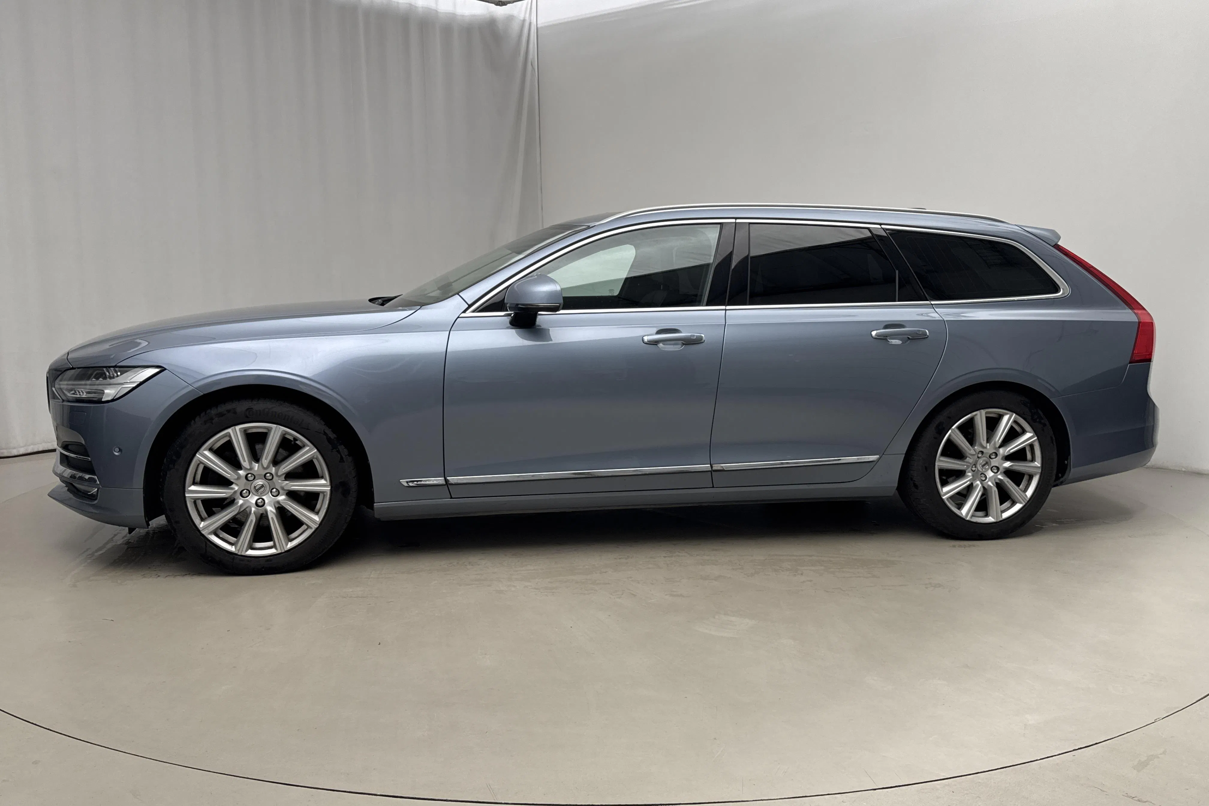 Presentation photo 2 of 26: Volvo V90 D4 AWD (190hk) - 151 120 km - Automatic - light blue - 2017