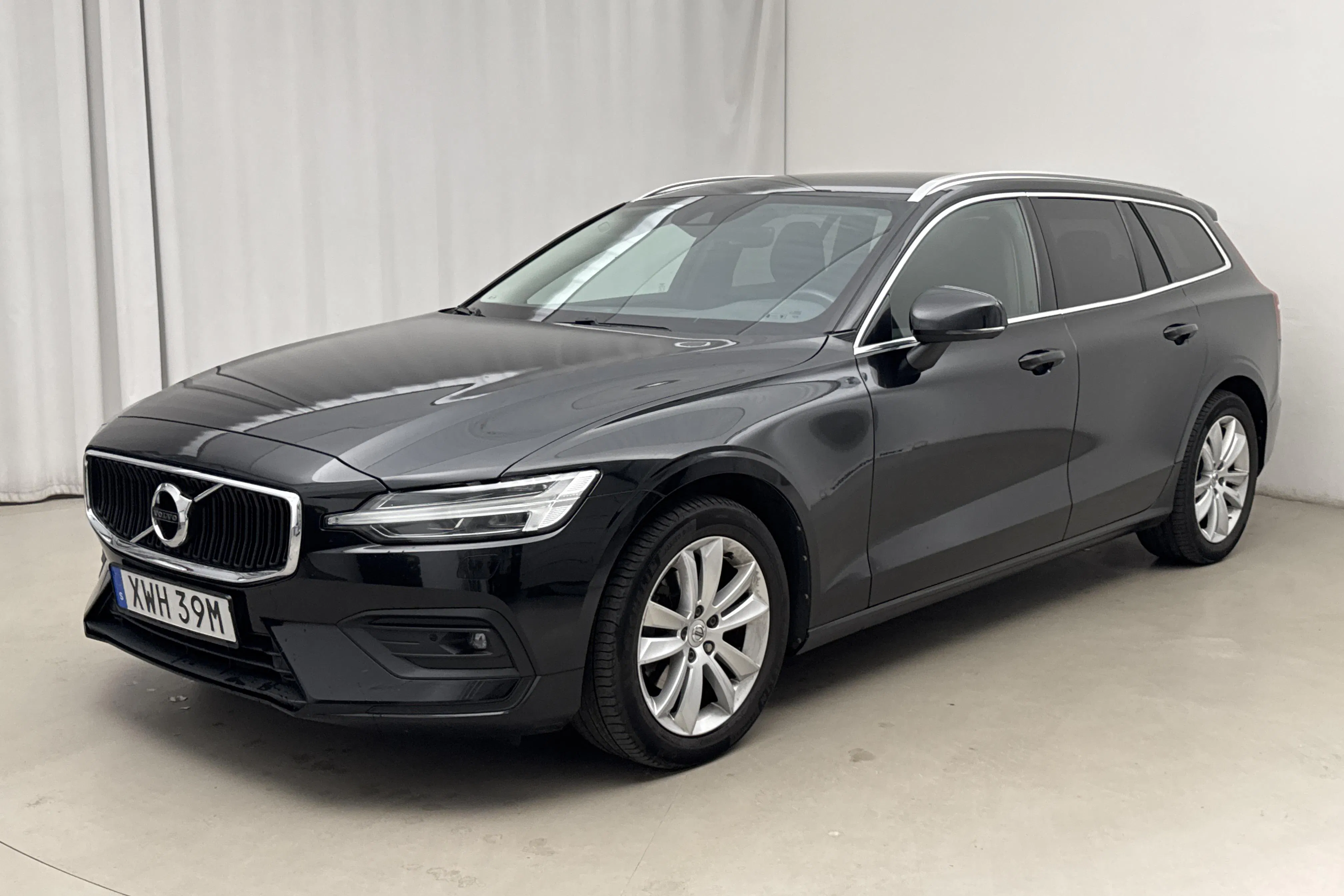 Presentation photo 1 of 18: Volvo V60 B4 Mildhybrid, Diesel (197hk) - 17 678 Scandinavian mile - Automatic - black - 2021
