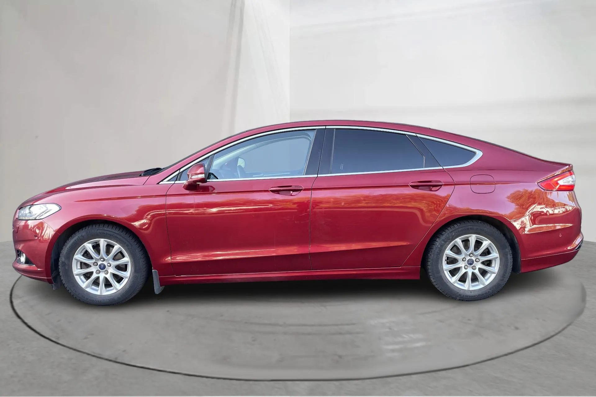 Presentation photo 2 of 15: Ford Mondeo 1.5T EcoBoost 5dr (160hk) - 146 460 km - Automatic - red - 2016