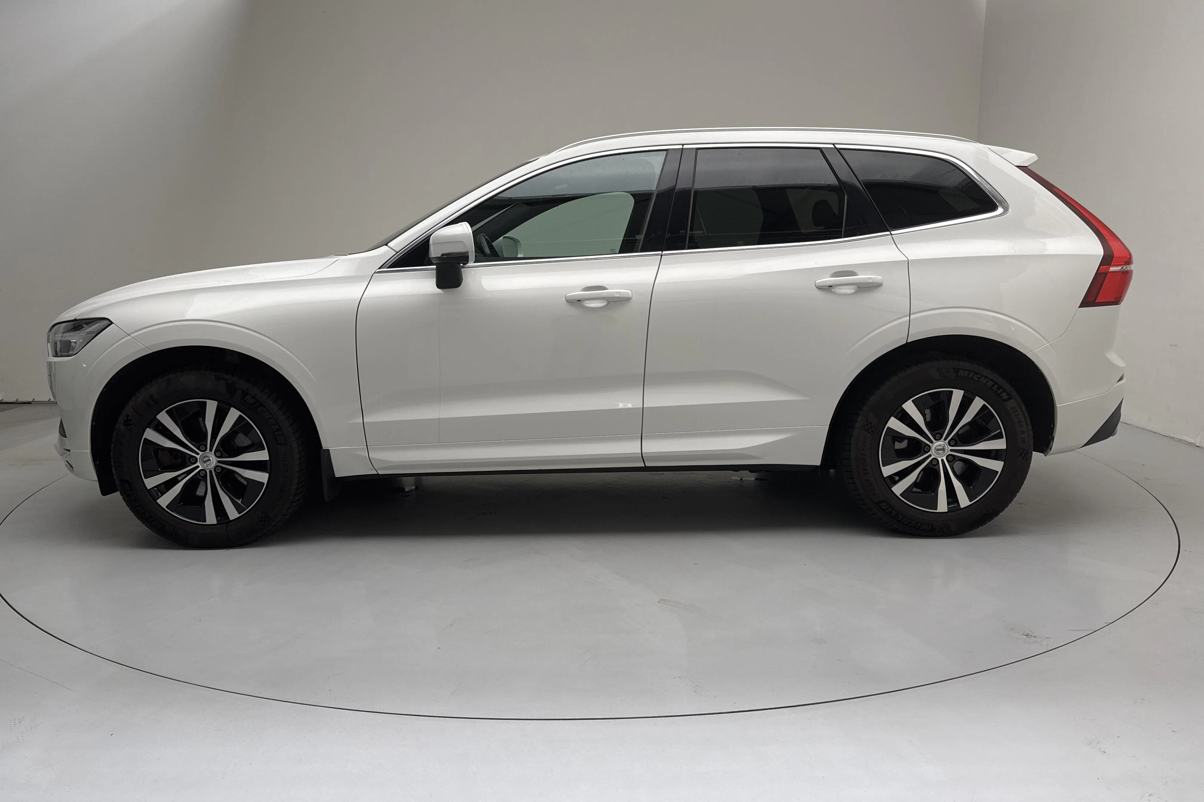 Presentation photo 2 of 16: Volvo XC60 B4 AWD Mildhybrid, Diesel (197hk) - 163 680 km - Automatic - white - 2020