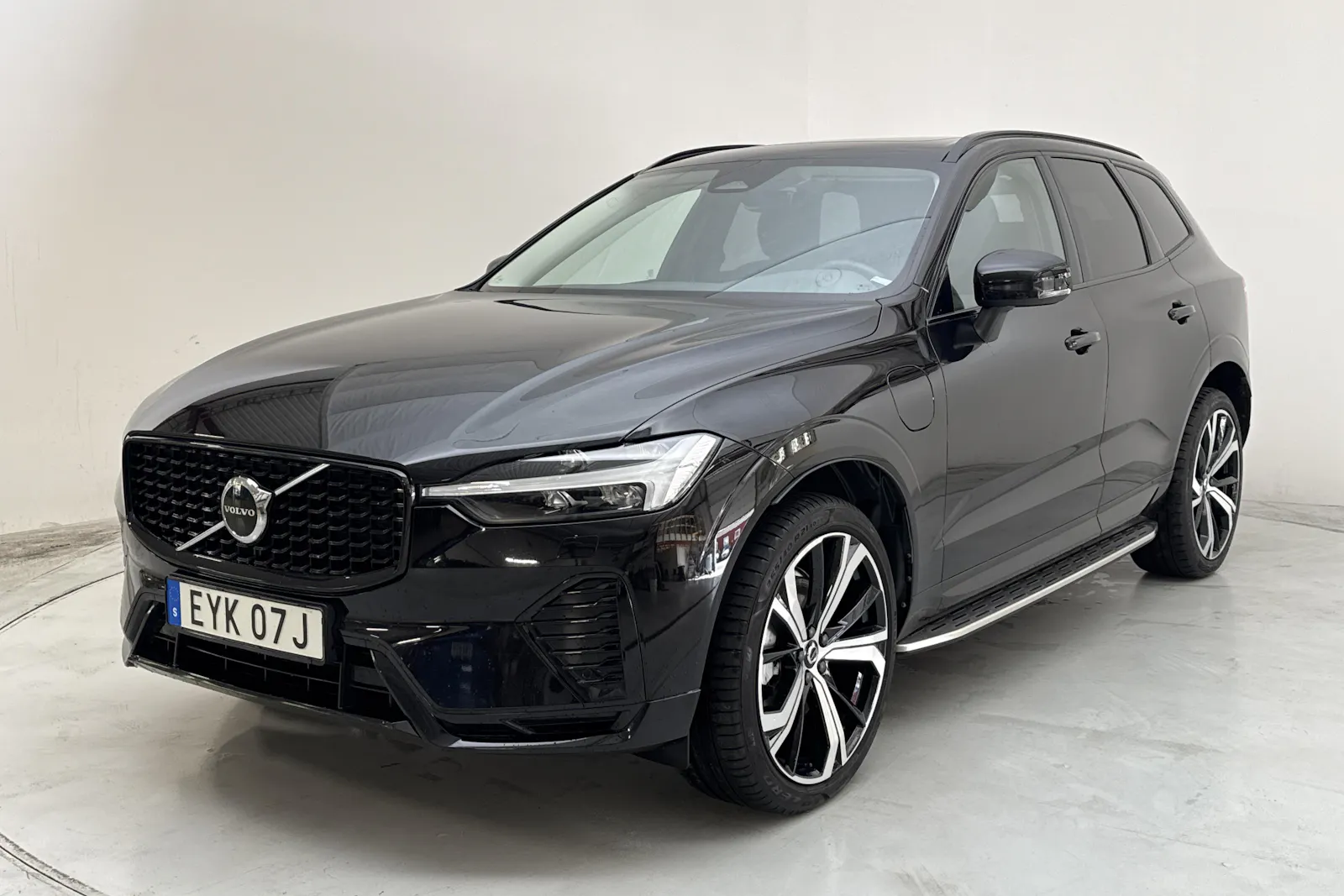 Volvo XC60 T6 AWD Recharge 253 л.с.