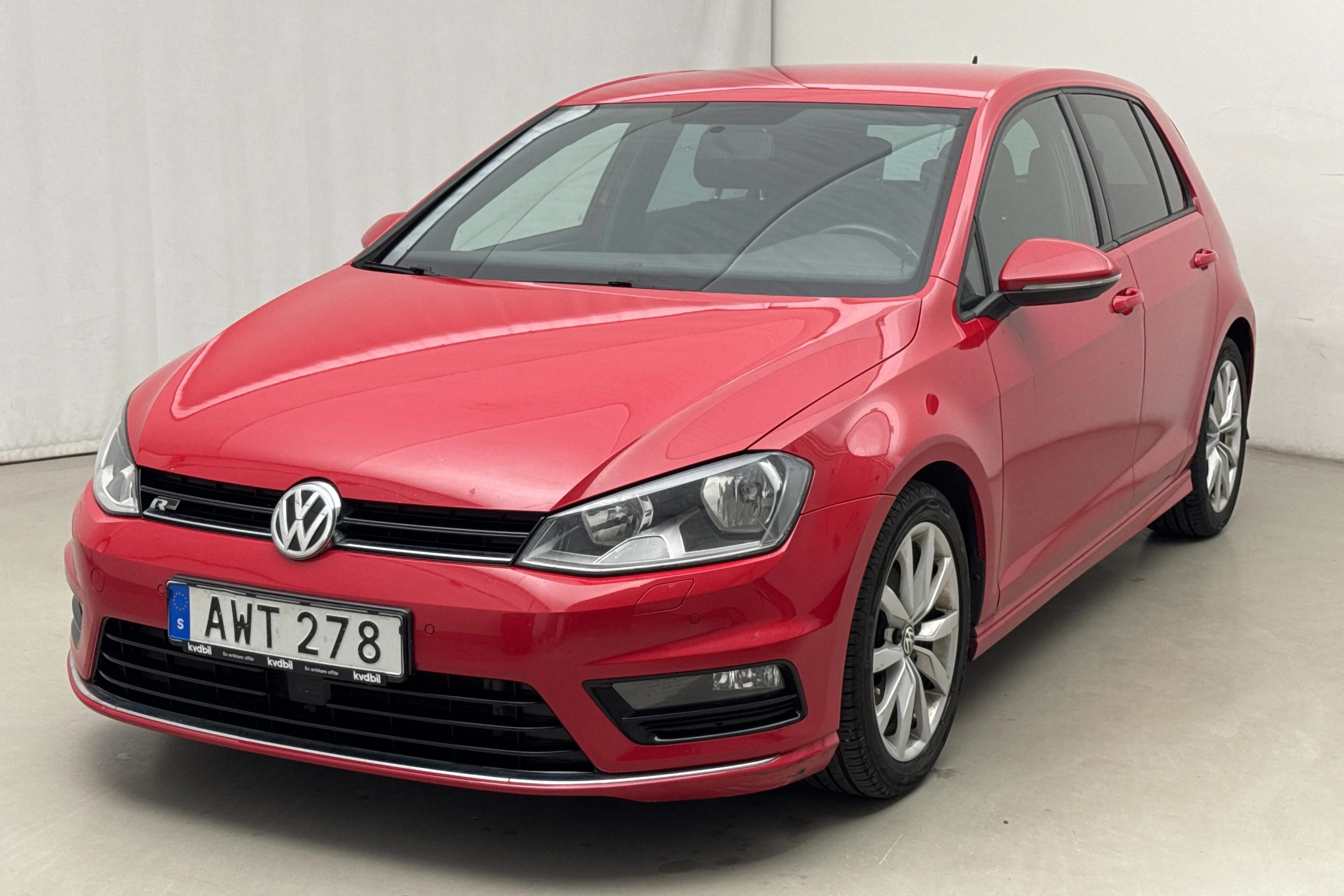 Presentationsfoto 1 av 16: VW Golf VII 1.4 TSI 5dr (150hk) - 26 216 mil - Manuell - röd - 2017