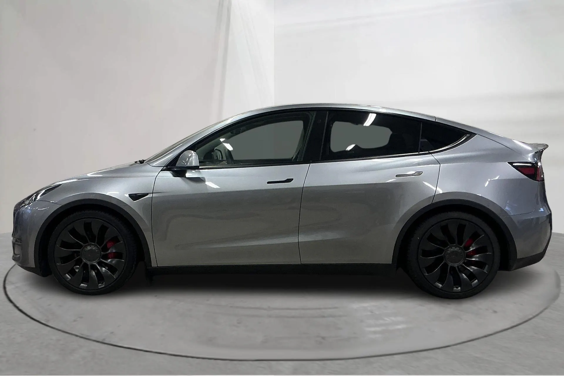 Presentationsfoto 2 av 21: Tesla Model Y Performance Dual Motor AWD - 10 629 mil - Automat - grå - 2023
