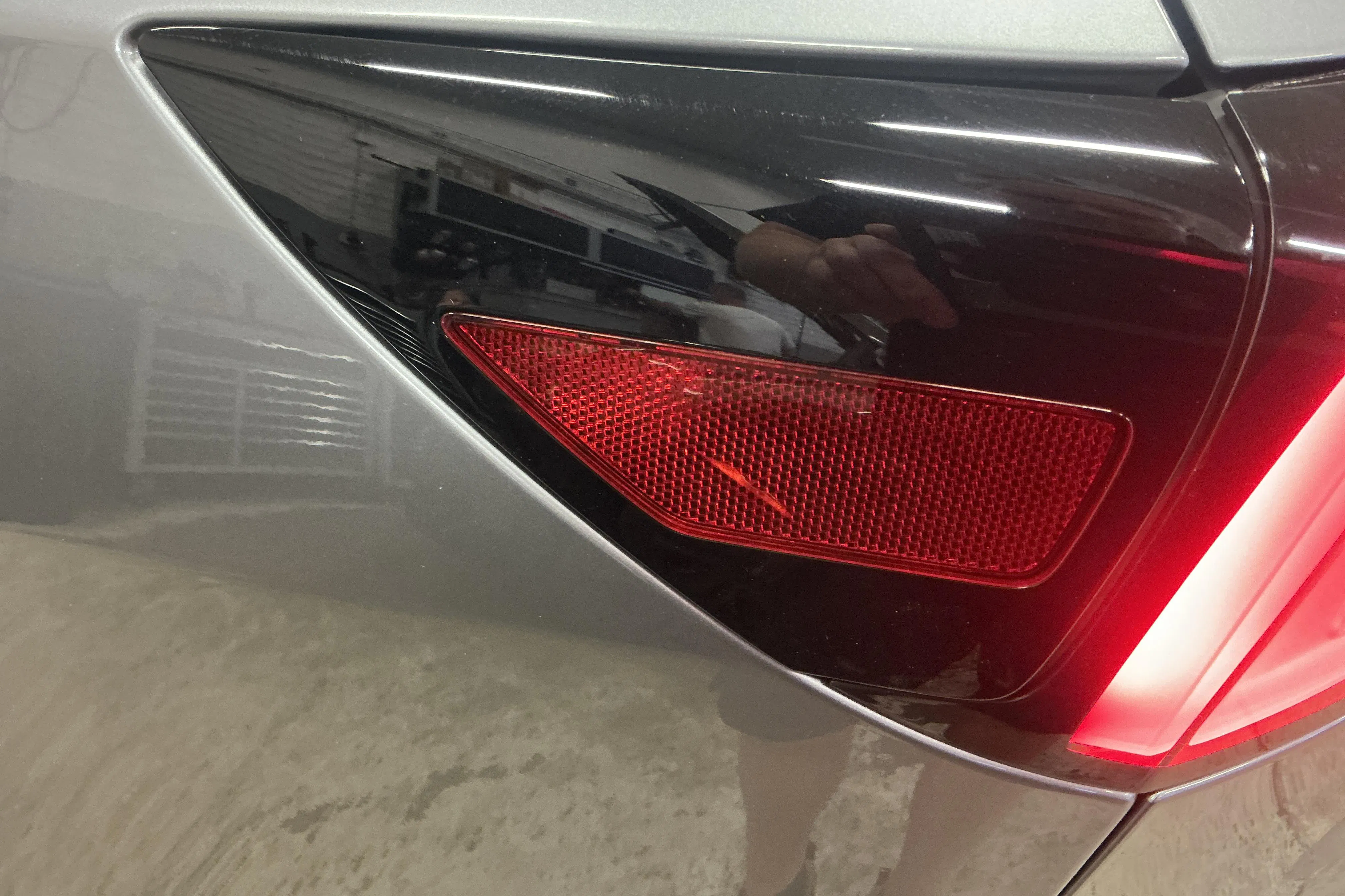 Presentationsfoto 21 av 21: Tesla Model Y Performance Dual Motor AWD - 10 629 mil - Automat - grå - 2023