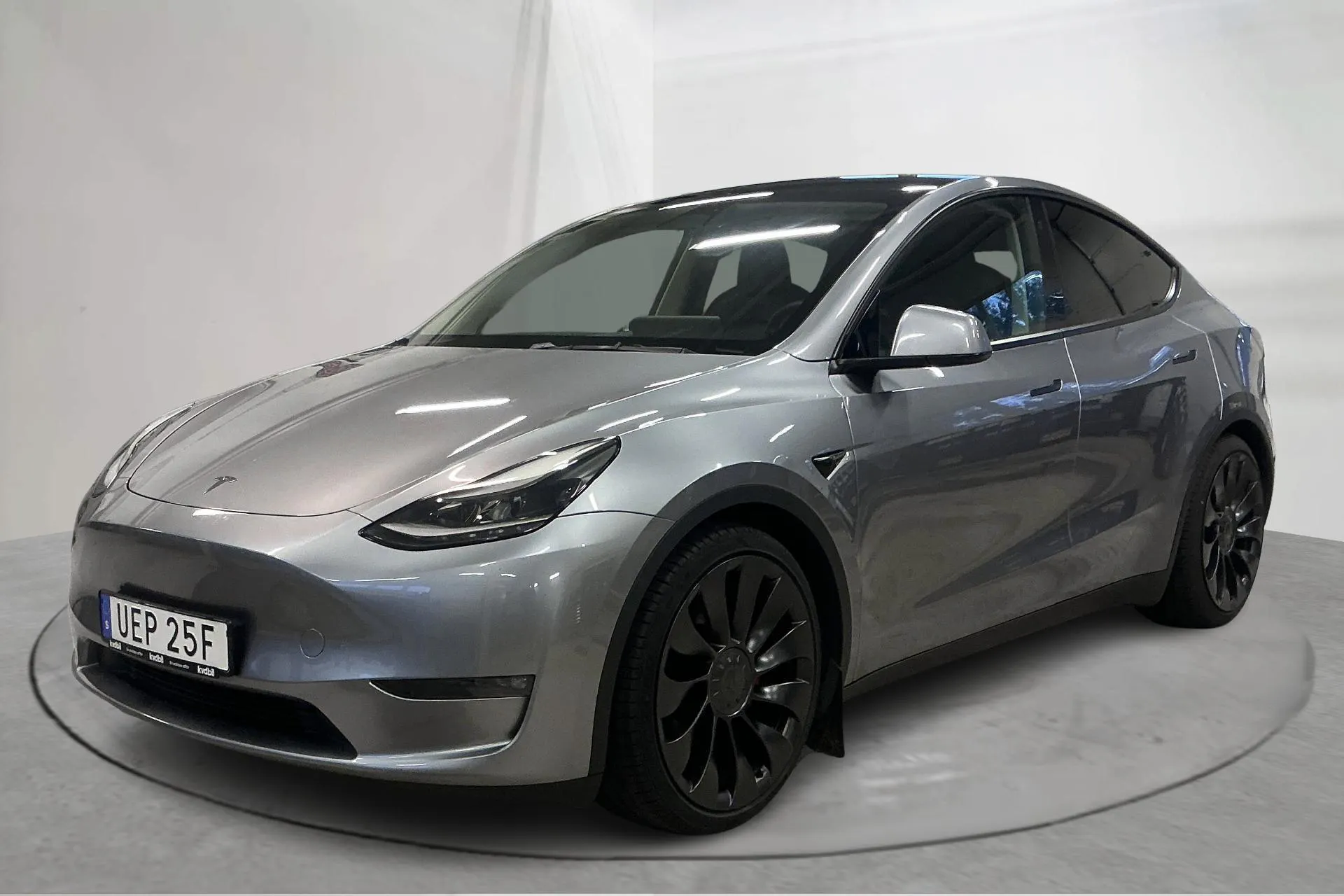 Presentationsfoto 1 av 21: Tesla Model Y Performance Dual Motor AWD - 10 629 mil - Automat - grå - 2023