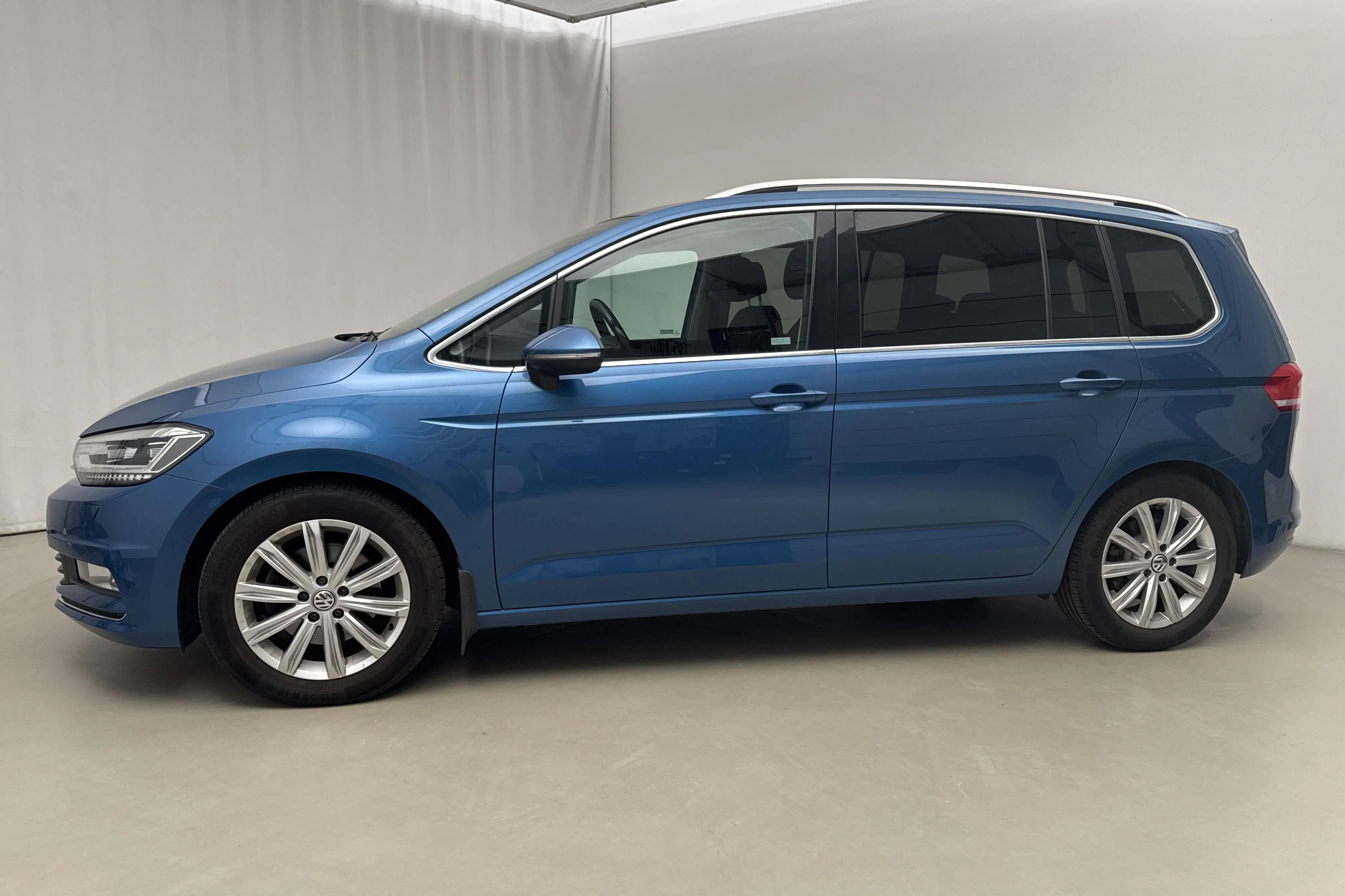 Presentationsfoto 2 av 30: VW Touran 1.8 TSI (180hk) - 8 519 mil - Automat - blå - 2016