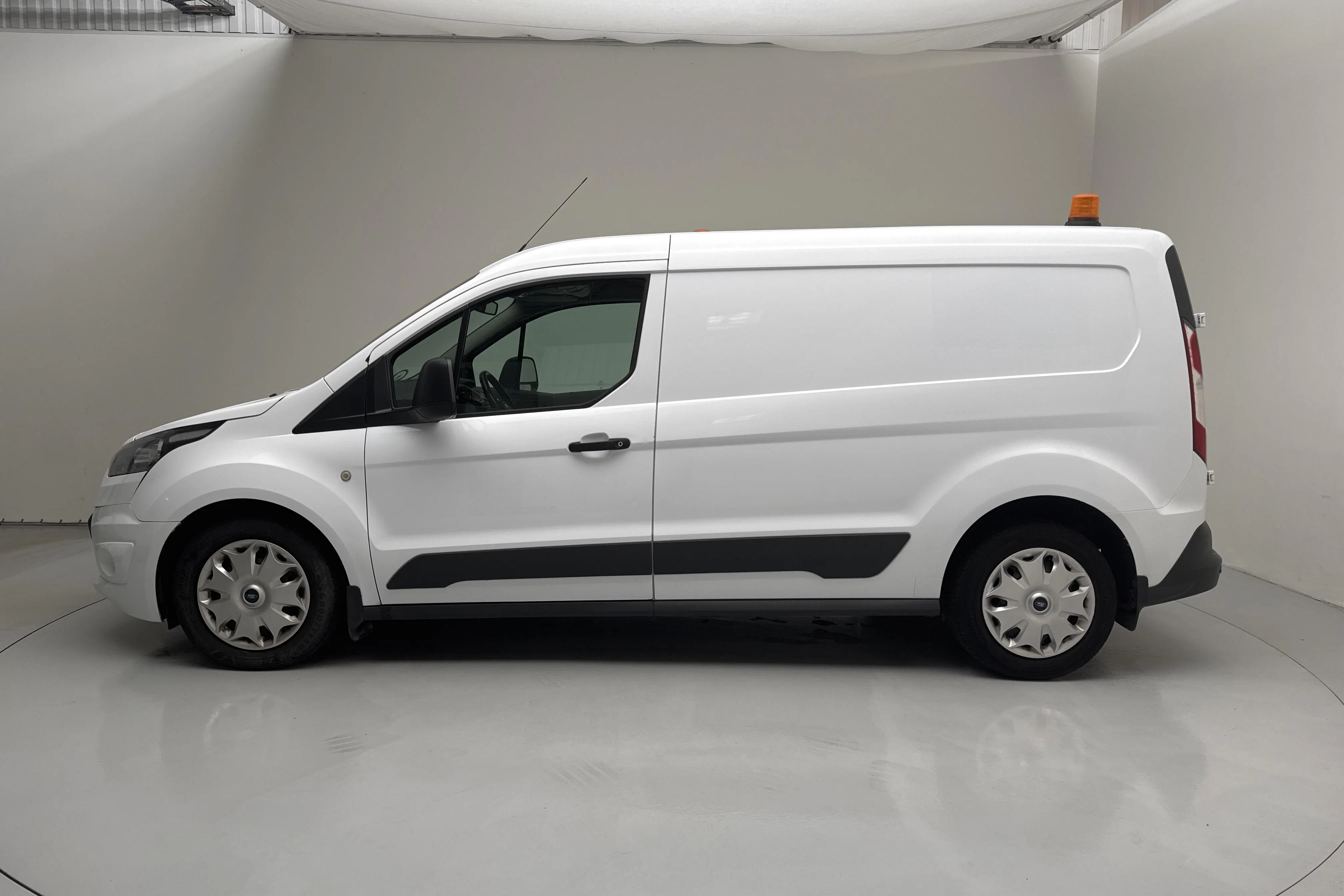 Presentationsfoto 2 av 14: Ford Transit Connect 1.6 TDCi (95hk) - 12 144 mil - Manuell - vit - 2015