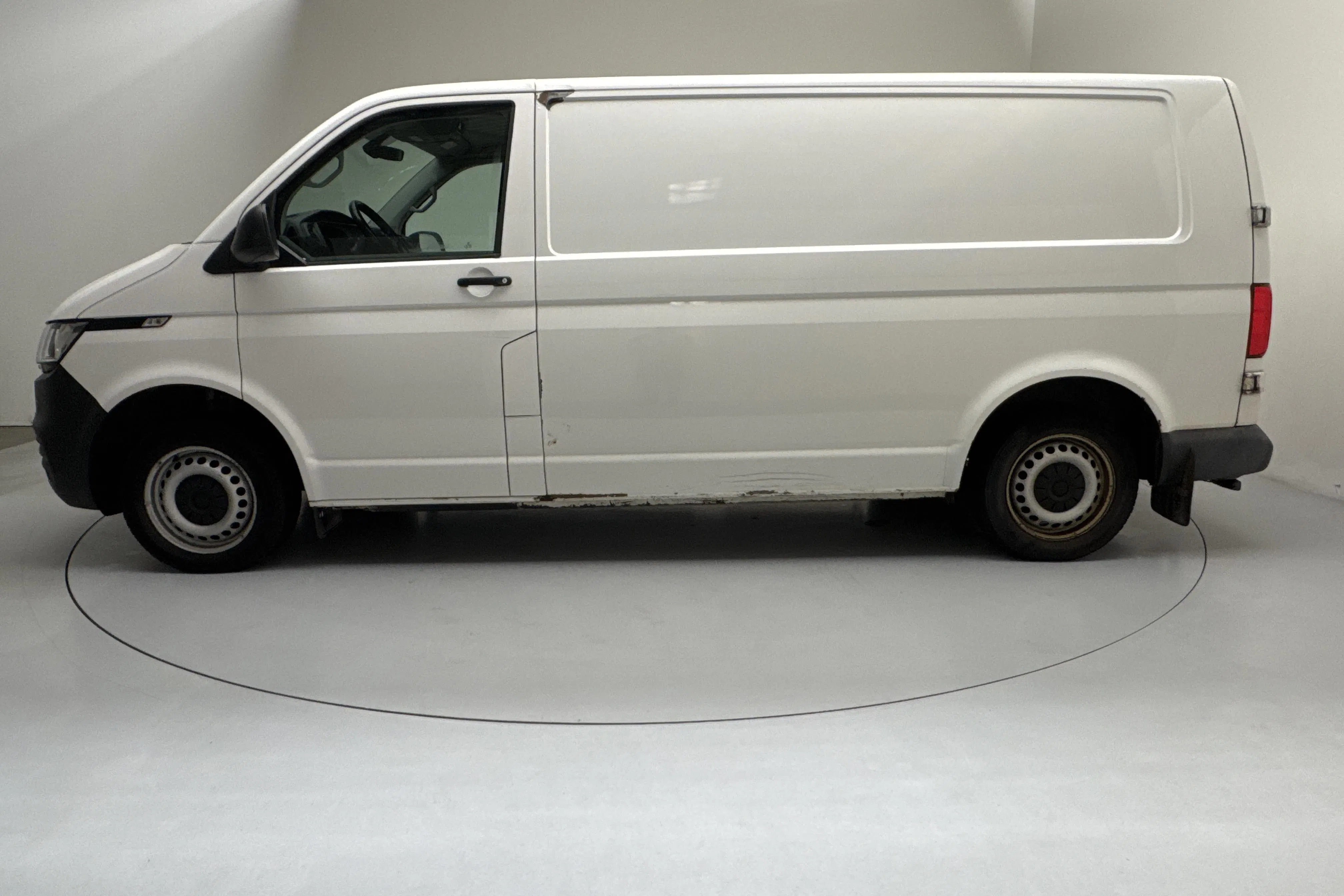 Presentationsfoto 2 av 14: VW Transporter T6 2.0 TDI BMT Skåp (150hk) - 12 351 mil - Manuell - vit - 2020
